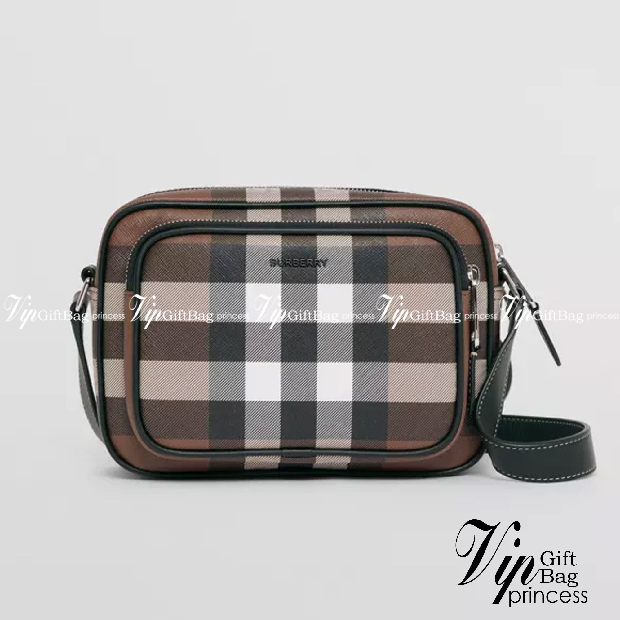 Burberry Vintage Check And Leather Crossbody Bag / Burberry Check Crossbody รุ่นใหม่ล่าสุด คุณผู้ชายช็อปด่วนค่า 🇬🇧 NEW ARRIVAL วัสดุ CANVAS อยู่ทรง ด้านหน้มีช่องซิปใส่ของหนึ่งช่อง ช่องหลักปิดเปิดด้วยซิป Rare items เด็ดๆแบบนี้ห้ามพลาดน้าาา