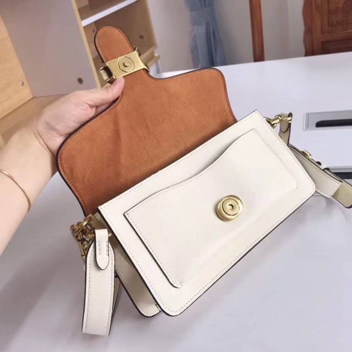 ของแท้ 💯% COACH Coach tabby convenience shoulder bag crossbody Product Details Polished pebble leather Inside zip and multifunction pockets Snap closure, fabric lining Outside slip pocket