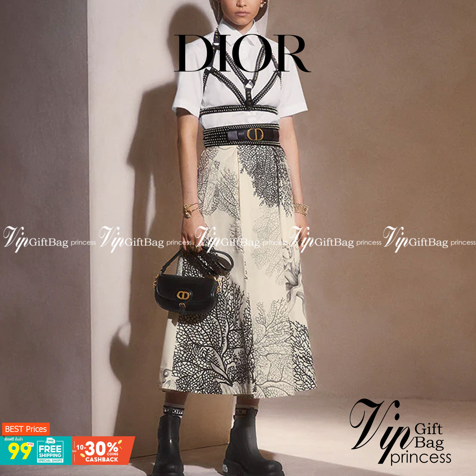 DIOR BOBBY EAST-WEST BAG (GWP) พรีเมี่ยมกิ้ฟ Limited Edition กระเป๋าสะพายขนาดกระทัดรัด น่ารักมากมาย วัสดุหนังแท้ (Calfskin) อะไหล่ทอง ตกแต่งด้านหน้ากระเป๋าแบบหัวเข็มขัด ประดับโลโก้ CD ด้านหลังสกรีนตัวอักษร "30 MONTAIGNE" มีช่องสำหรับเก็บของหนึ่ง