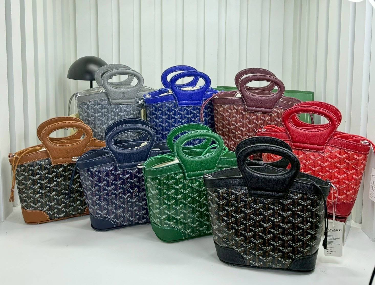 ORI หนังแท้ | Goyard Beluga Mini Bag กระเป๋าสะพายทรงบัคเก็ต พร้อมหูจับในตัว สะดวกใช้งาน ด้านในเป็นผ้าดีไซน์ผูก เพิ่มความน่ารักน่าใช้ สวยมากค่ะ
