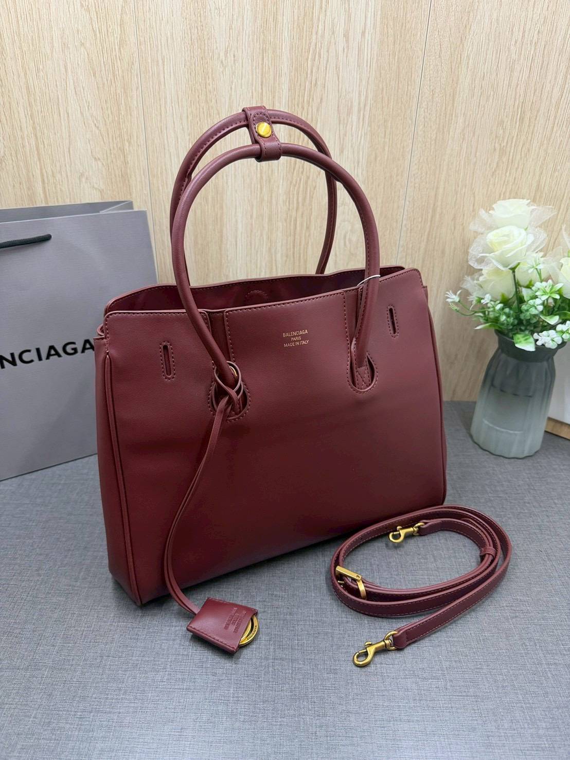 ORI หนังแท้ | Balenciaga Carry All Hampton Bag / Balenciaga Tote Bag 33cm กระเป๋าสะพายทรงโท้ท ภายในโล่งกว้าง ดีไซน์เรียบง่าย เรียบหรู