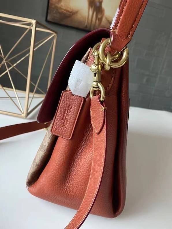COACH Coated Canvas Signature May Shoulder Bag พร้อมส่งที่ไทย คัดงานคุณภาพ จัดเต็มมาให้ต่อนรับปีใหม่นี้ค่าา ✔️กระเป๋าหิ้ว//คล้องไหล่//สะพายข้างได้ ใบใหญ่ สุดคุ้ม! ✔️หนังแท้ชั้นดีที่สุด หนังหนานิ่ม รู้สึกได้ตอนสัมผัสค่ะ สวยมากๆ ✔️ด้านห