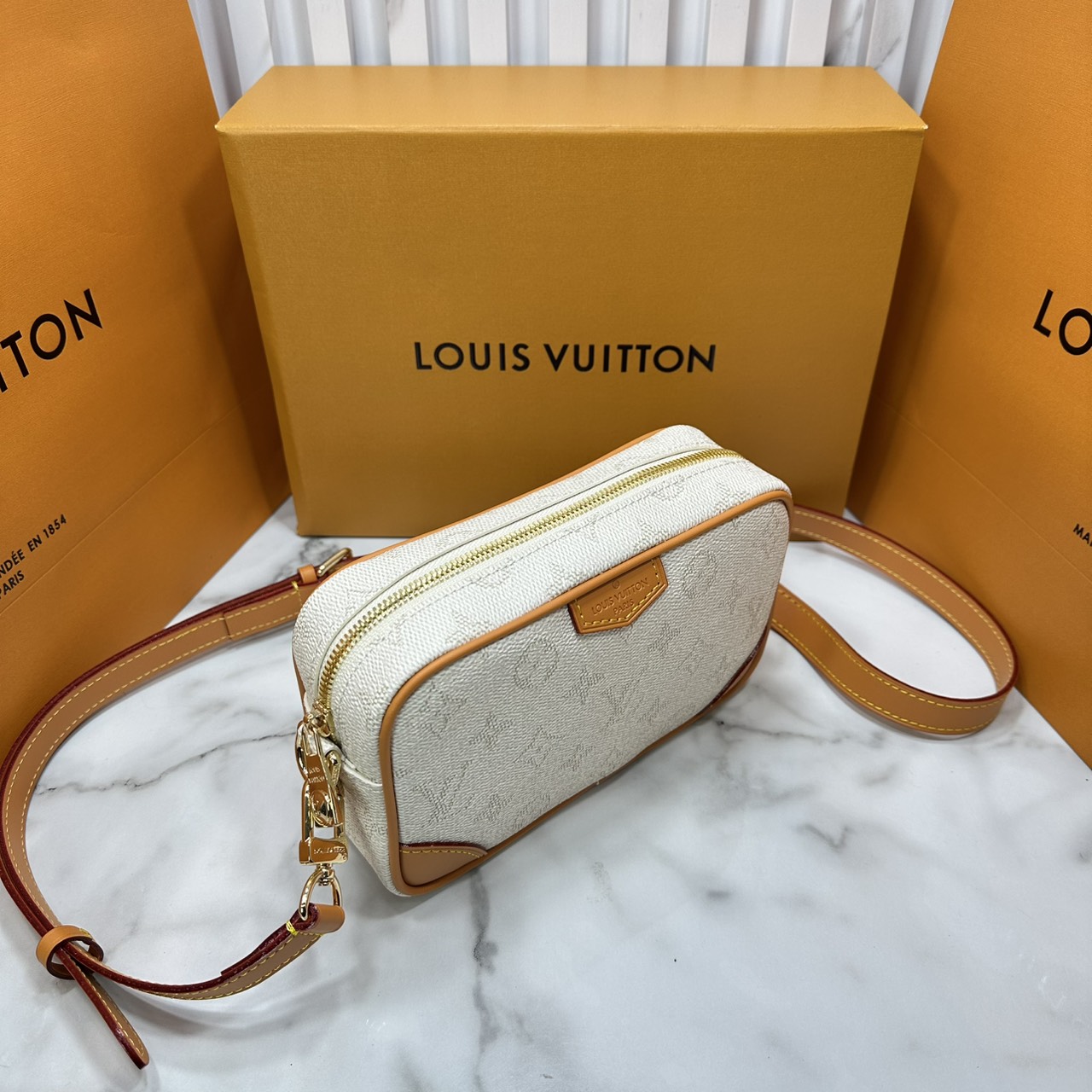ORI หนังแท้ | LV Trocadéro Wearable Wallet Monogram Canvas 20cm กระเป๋าสะพายทรงแมสเซ็นเจอร์ดีไซน์ใช้เป็นกระเป๋าสตางค์ได้ ขนาดกำลังสวยกะทัดรัด คลาสสิคหรูหราคล่องตัว