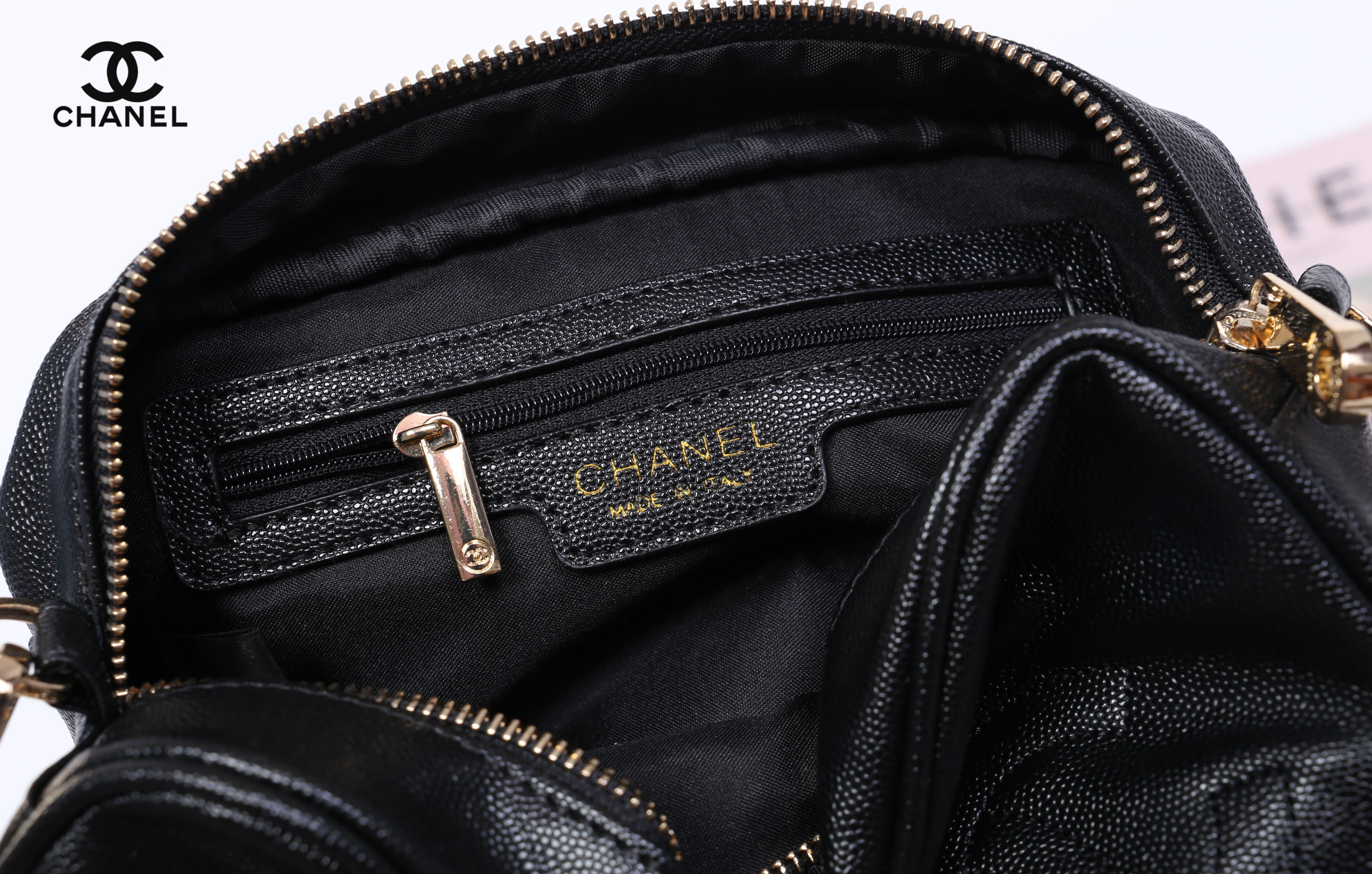 CHANEL Caviar Handbag Crossbody bag / Chanel Shoulder Bag With 2Straps กระเป๋าสะพาย หนังลายคาเวียร์ทั้งใบด้านหน้ามีโลโก้แบรนด์