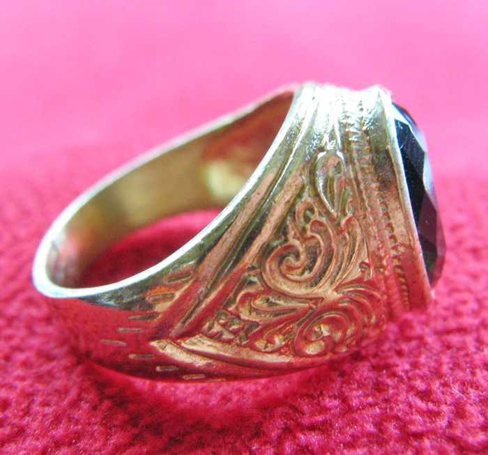 สินค้าหมดค่ะ แหวนพลอยมรกตเนื้อทองเหลือง(ราศีพฤษภ)แบบเล็กค่ะ