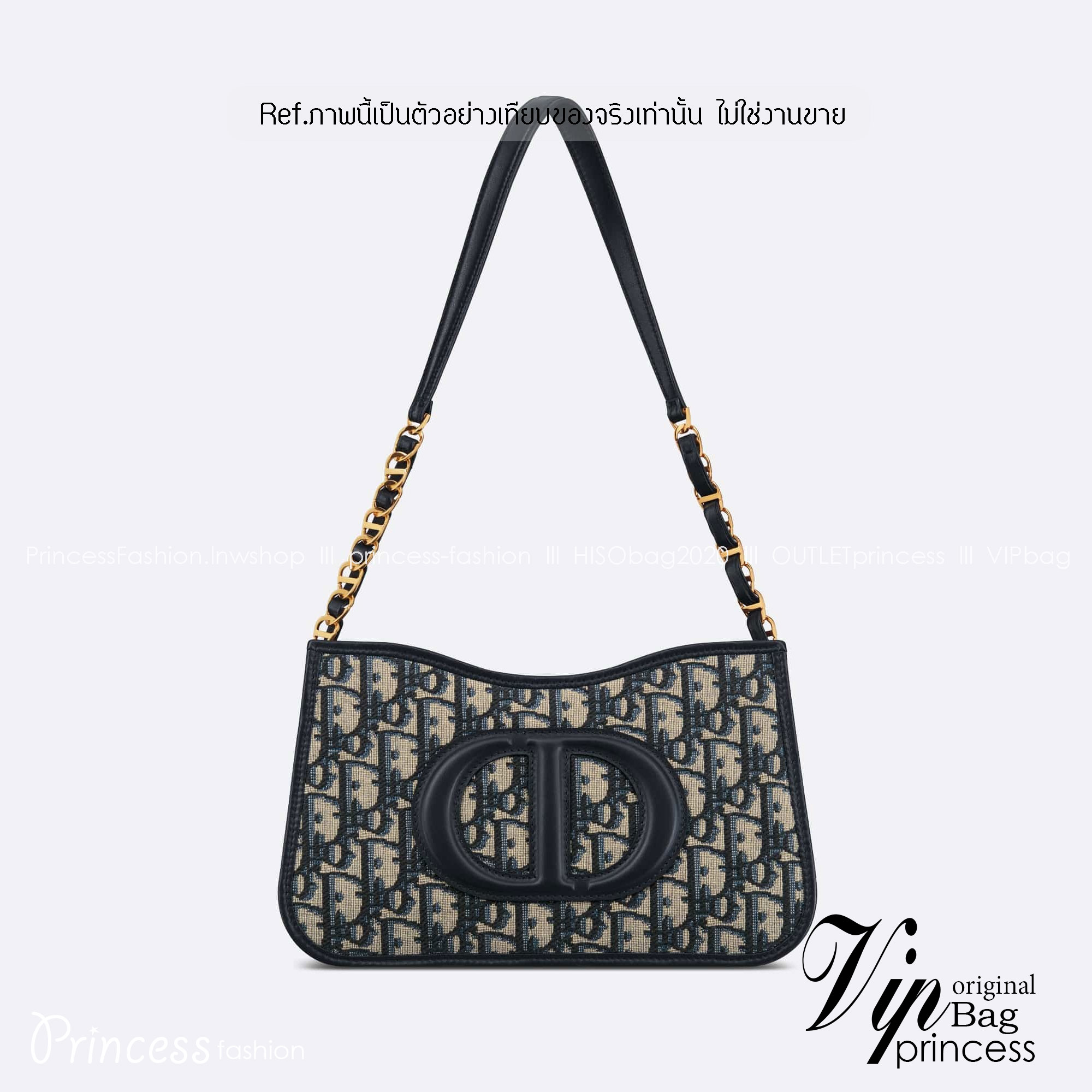 CD SIGNATURE HOBO MINI BAG กระเป๋าสะพายซิกเนเจอร์ โดดเด่นด้วยโลโก้เอกลักษณ์