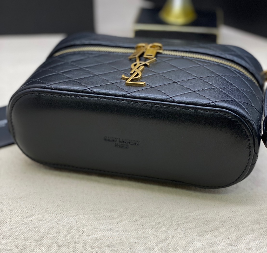 YSL GABY VANITY BAG กระเป๋าใส่เครื่องสำอางซิปรอบ งานหนังสวยเต็มใบ เกรดออริ สลับแท้ 1:1 ใช้ต่างประเทศได้