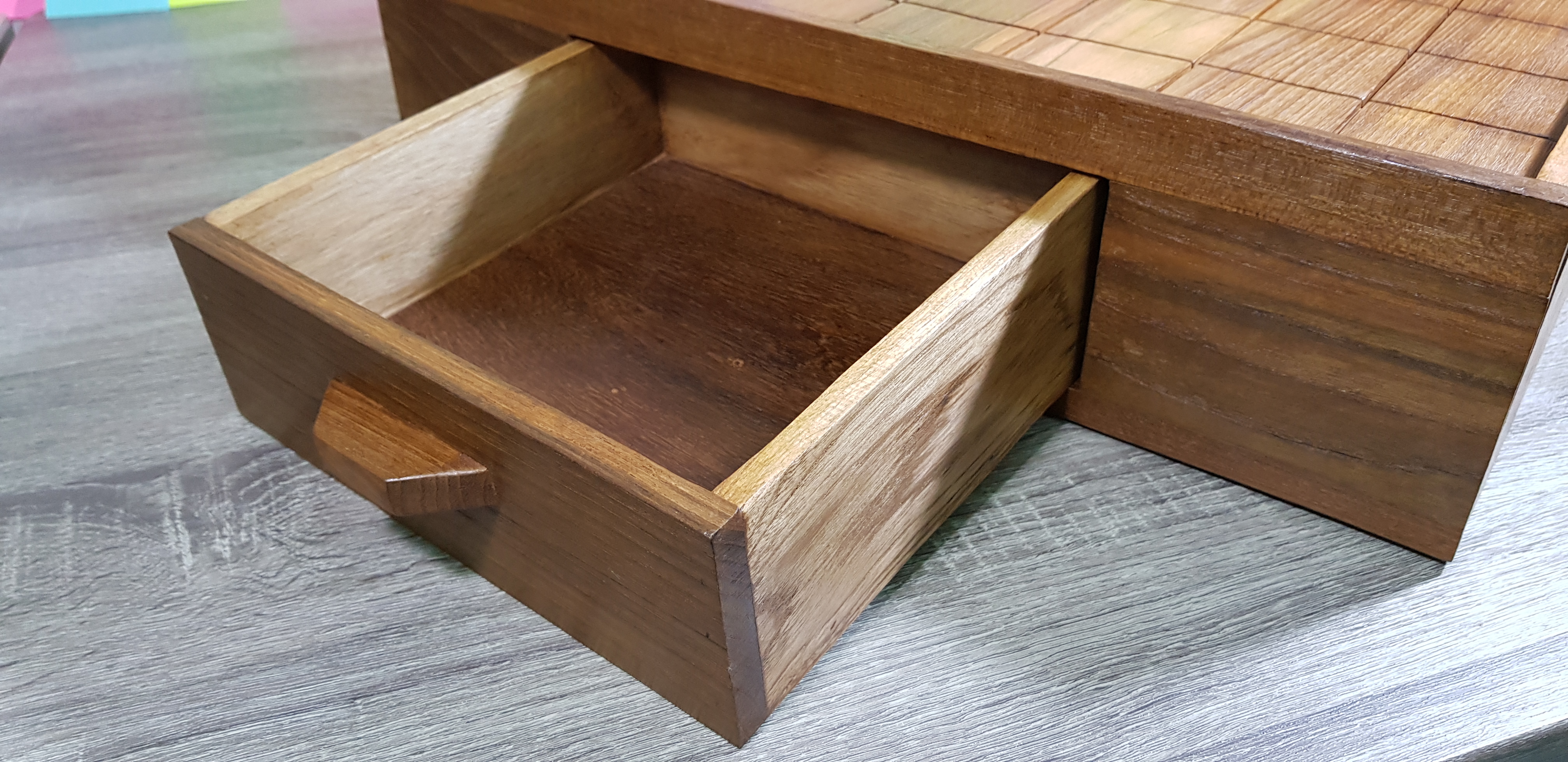 ชุดหมากรุกไทยคาณฑีวะพร้อมกระดานลิ้นชักไม้และกล่องไม้แบบมีช่อง