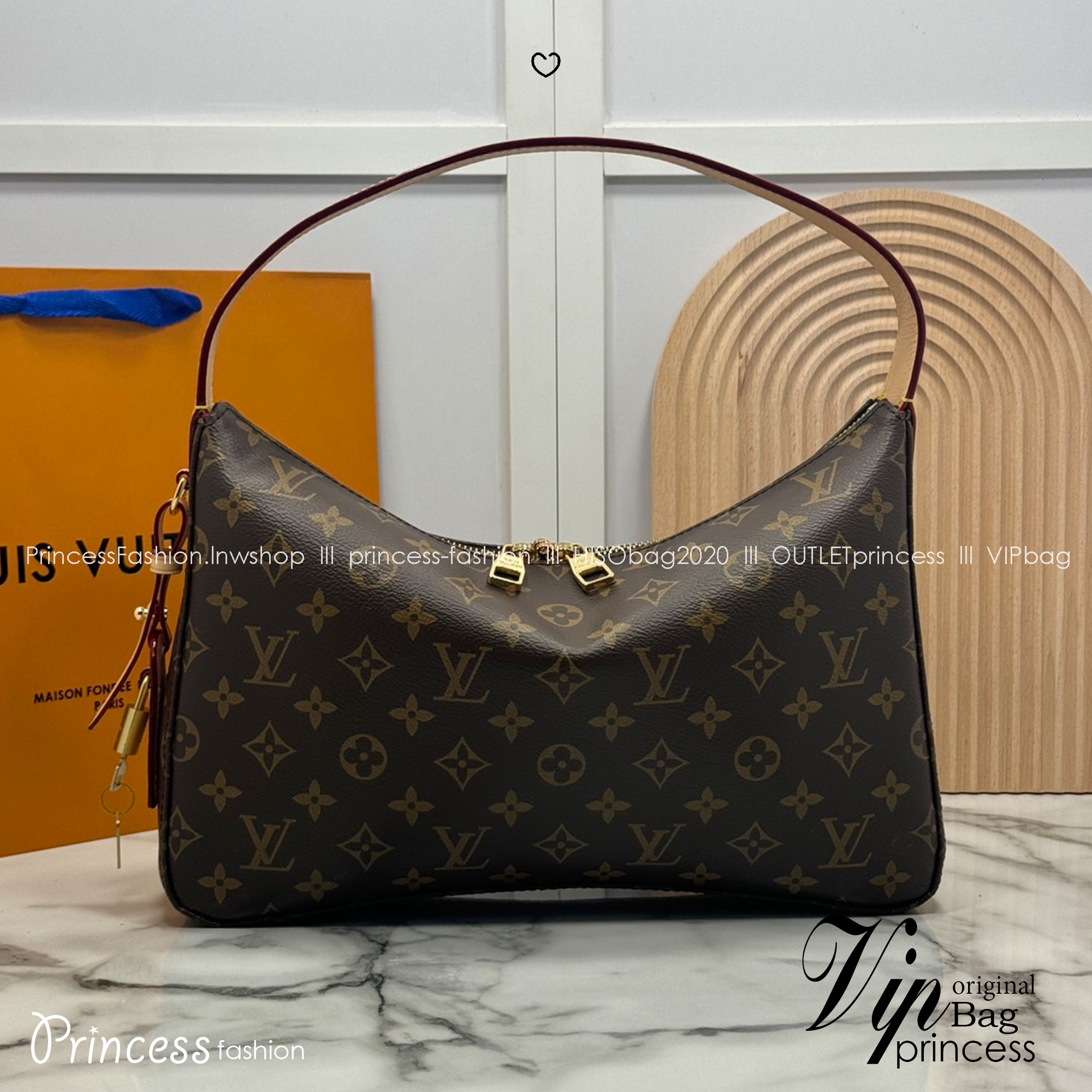 LV Slouchy PM Hobo bag 33 cm กระเป๋าถือ/สะพายไหล่ทรงโฮโบรุ่นใหม่ โดดเด่นด้วยรูปทรงอันเป็นเอกลักษณ์ เหมาะสำหรับพกพาเดินทางและใช้งานทุกวัน