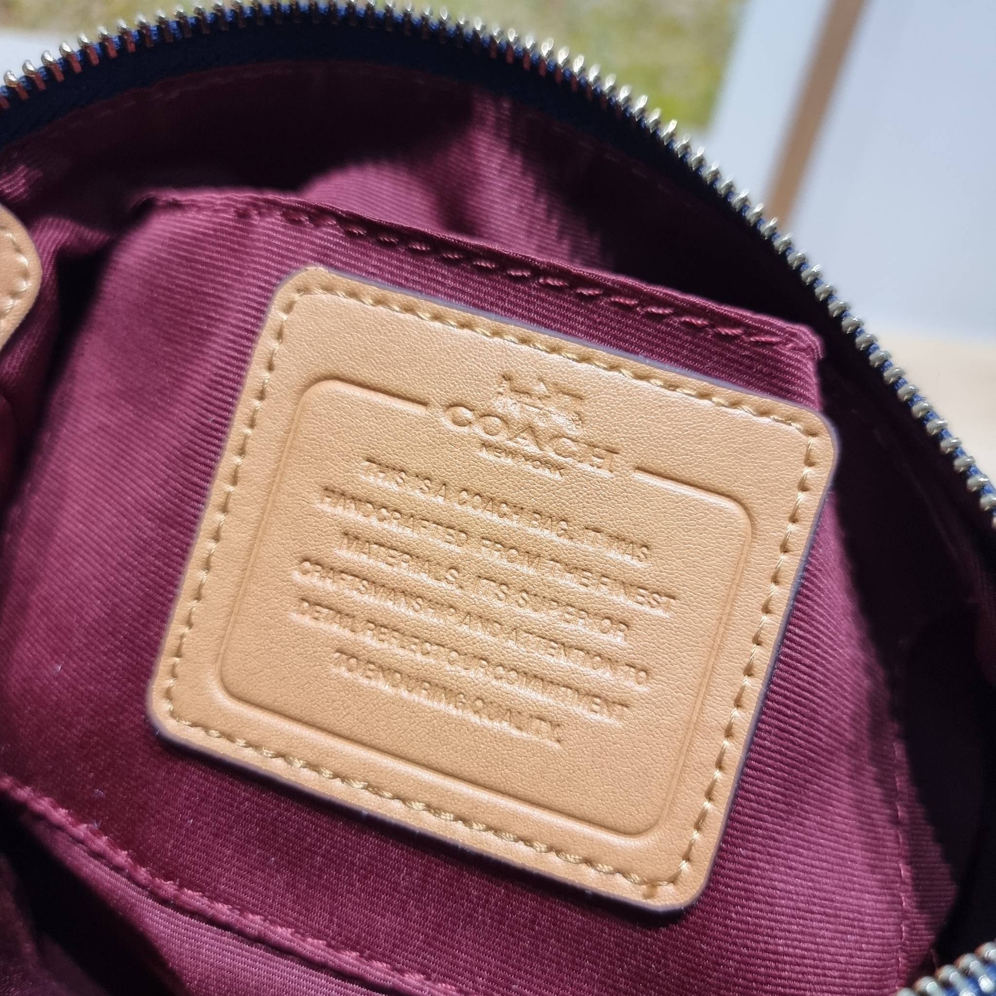 COACH NOLITA 19 IN SIGNATURE CHAMBRAY CH149 พร้อมส่ง คอลเลคชั่นใหม่ น่ารักน่าใช้ ในสไตล์คลาสสิค กระเป๋าทรงพอชขนาดมินิ ที่สามารถสะพายไหล่ และกึ่งคล้องมือใช้ได้ 2 สไตล์