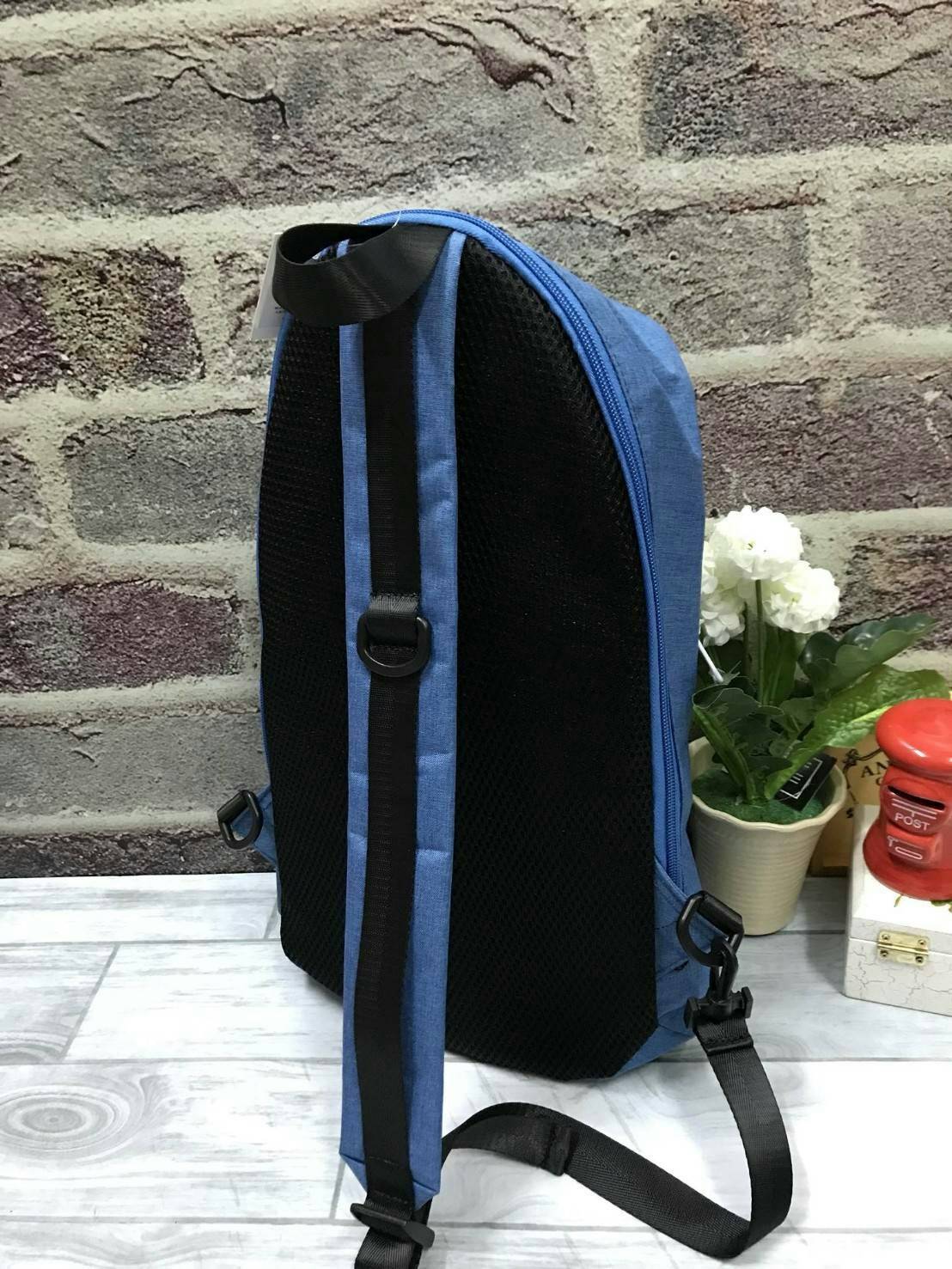 Anello Big Body Bag New arrival ! อีกหนึ่งคอลเลคชั่นของ anello ที่ออกแบบ การใช้งานที่ใช้ได้กับผู้หญิง และผู้ชาย (unisex) วัสดุ Polyester canvas ที่มีน้ำหนักเบา แบ่งช่องใช้งานหลายช่อง ด้านหน้า สกรีนโลโก้โดดเด่น สำหรับช่องใหญ่เปิดปิดด้วยซิปคู่ปั๊มโลโก้ ออกแ