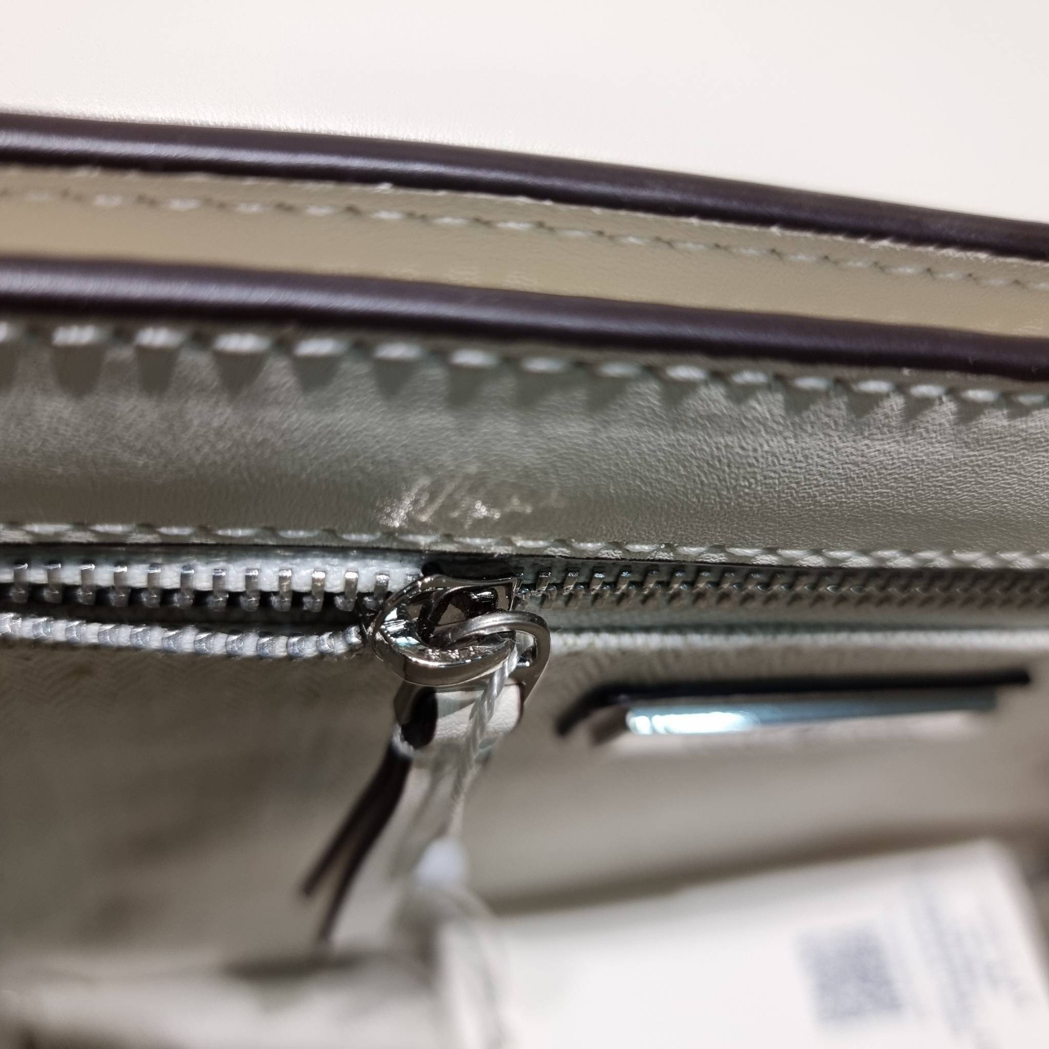 TORY BURCH BRITTEN STUDDED CROSSBODY BAG / Tory Britten Small Adjustable Shoulder Bag คอลเลคชั่นผู้ดี ดีไซน์ใหม่ล่าสุด กระเป๋าสะพายตัวท็อป ที่ตกแต่งด้วยโลโก้และหมุดสวยงาม