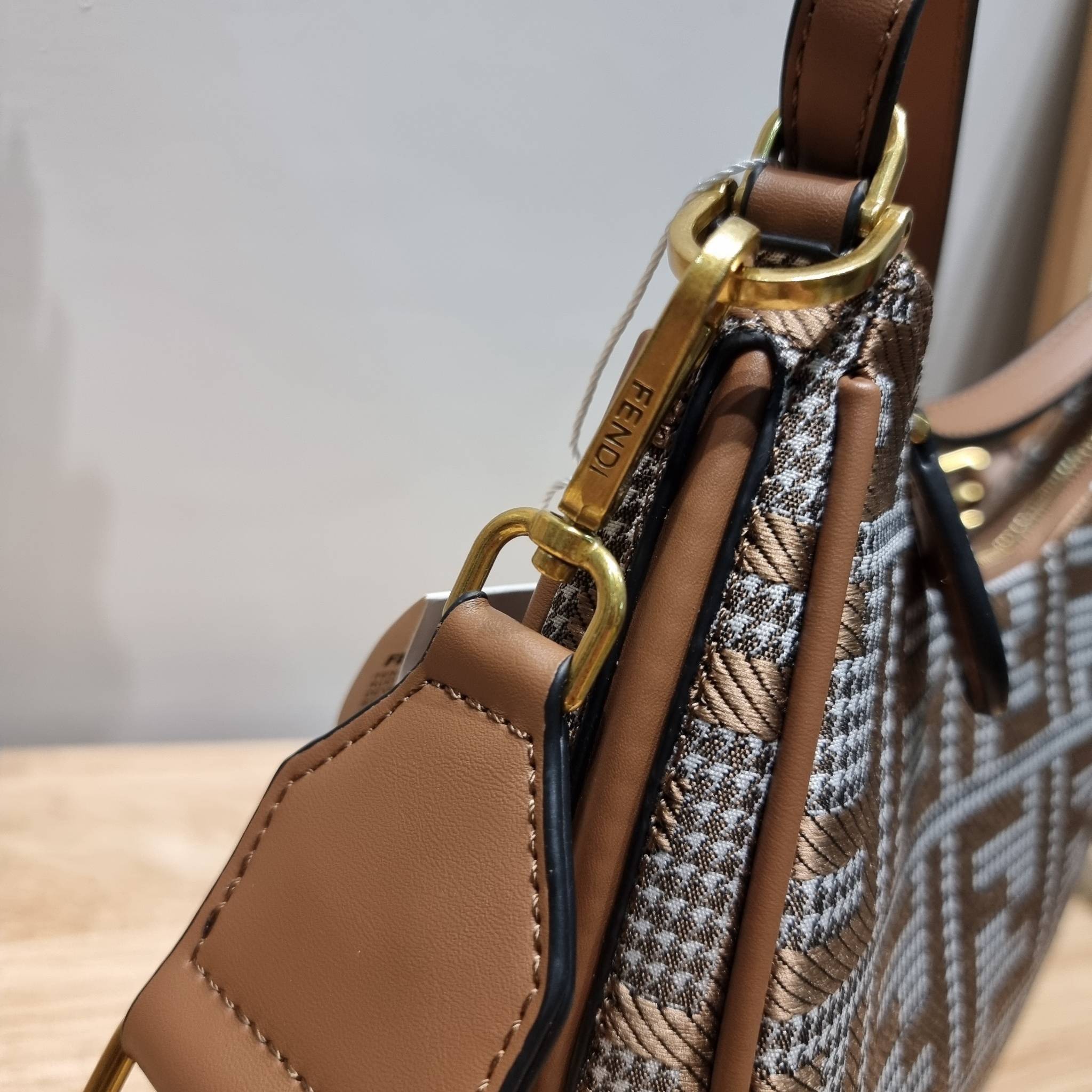 Fendigraphy Small FF fabric bag / FENDI HOBO / FENDI MONOGRAM CROSSBODY HOBO BAG กระเป๋าสะพายข้างใหม่ล่าสุด ดีไซน์ลวดลายรอบใบ มี texture โดดเด่นน่าใช้ ดูหรูและคลาสสิคในตัว