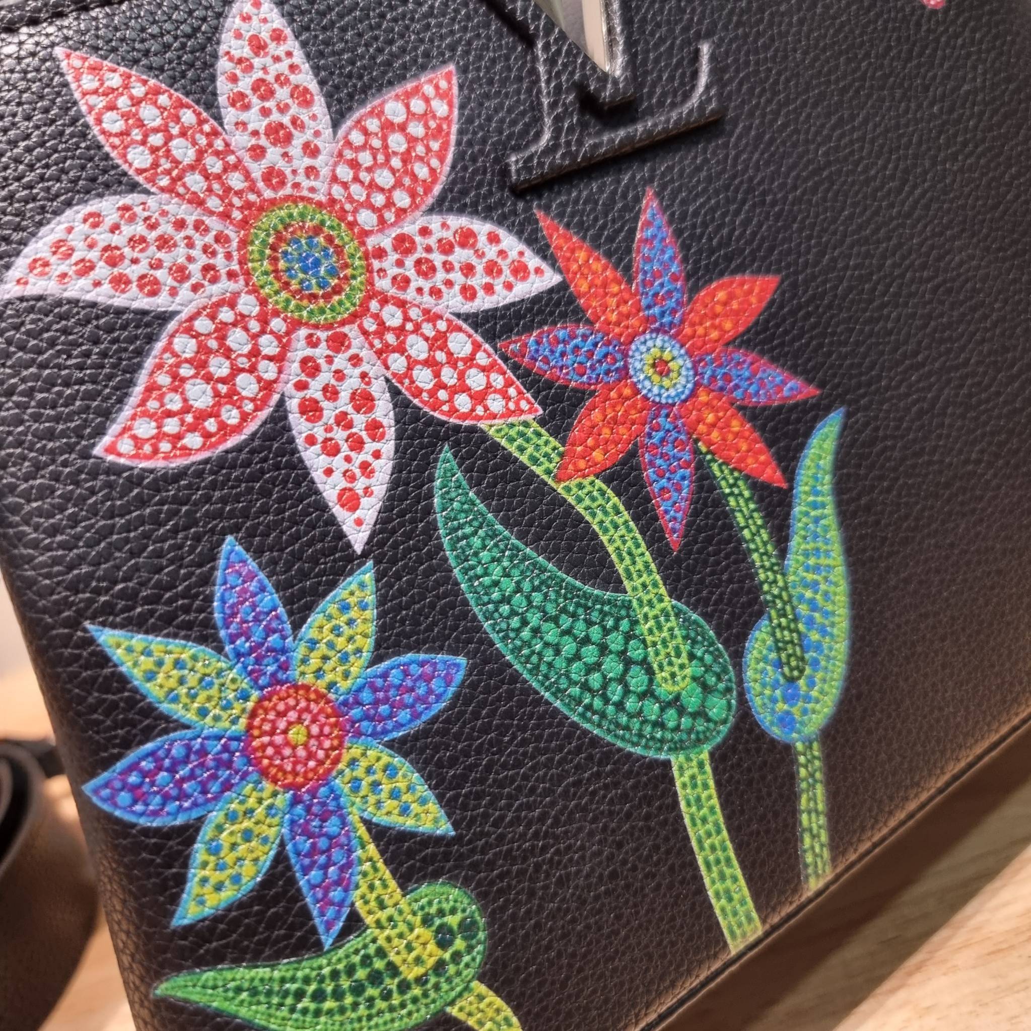 LV x YK Capucines BB / LV Bag พร้อมส่ง กระเป๋าถือสุดหรู ดีไซน์ทรงคลาสสิค ดีงามม้ากกกก!! มาพร้อมหูจับในตัว ด้วยรูปทรงวินเทจ งานปั้มสวยเป๊ะปังตามรูป **รอบนี้จัดราคาพิเศษสุดคุ้ม งานสวยเกินราคาค่ะ