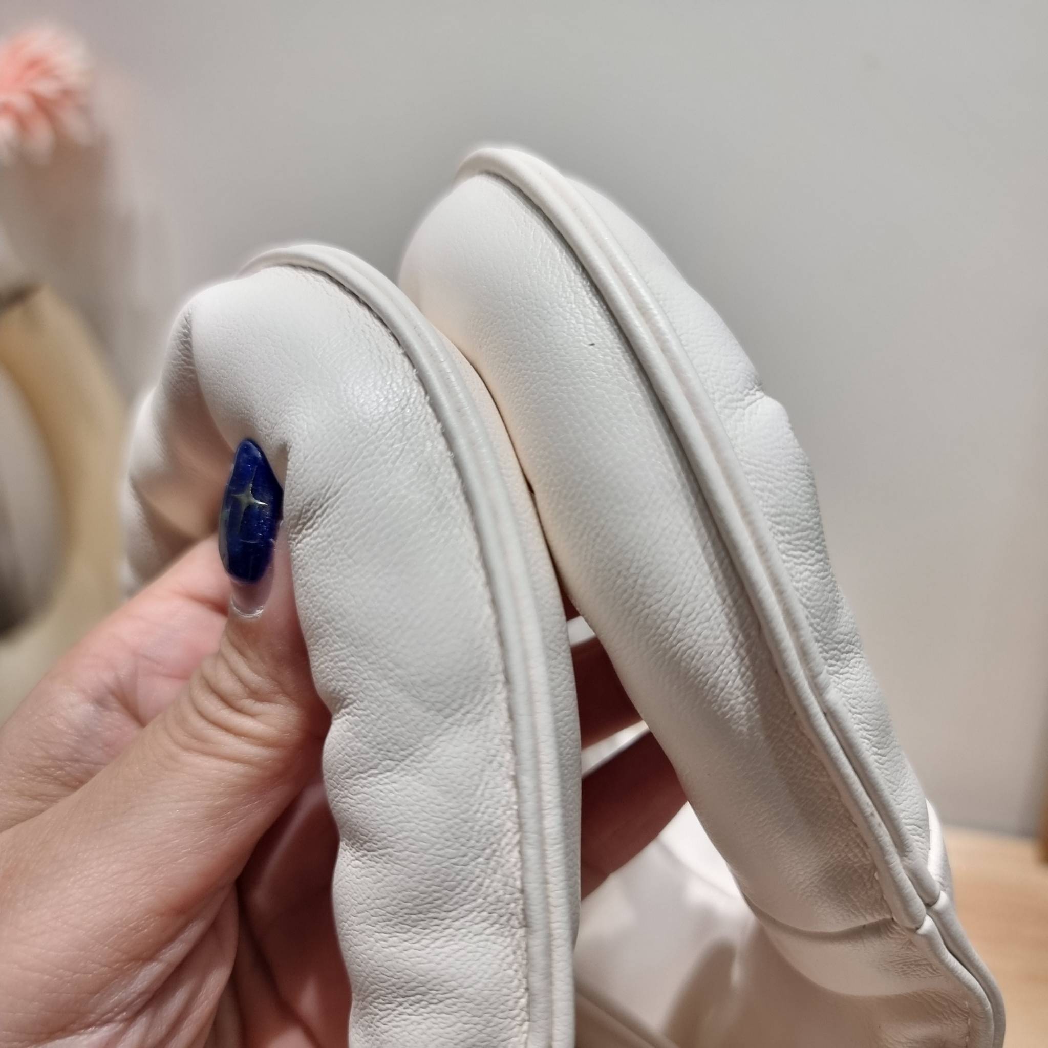 PRADA Small padded Soft nappa-leather bag พร้อมส่ง 4 สี น้องใหม่ล่าสุด กับคอลเลคชั่นที่ทำออกมาตอบโจทย์ได้ทุกไลฟ์สไตล์