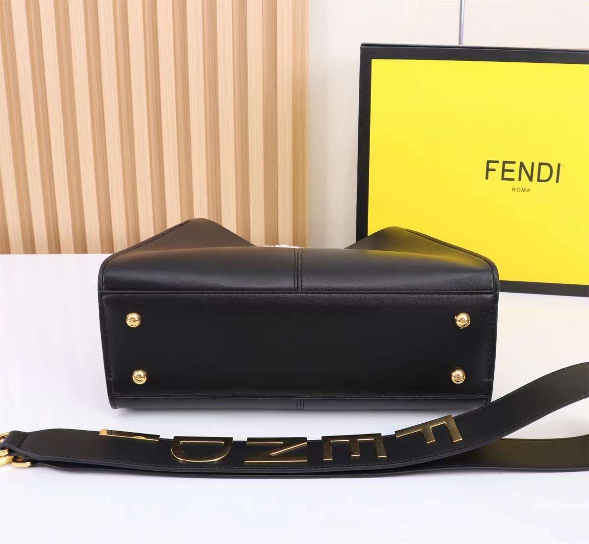 พร้อมส่ง 3 สี FENDI Peekaboo X-Lite Medium กระเป๋าสะพาย 🧡 เกรดออริจินอล 1:1 สลับแท้