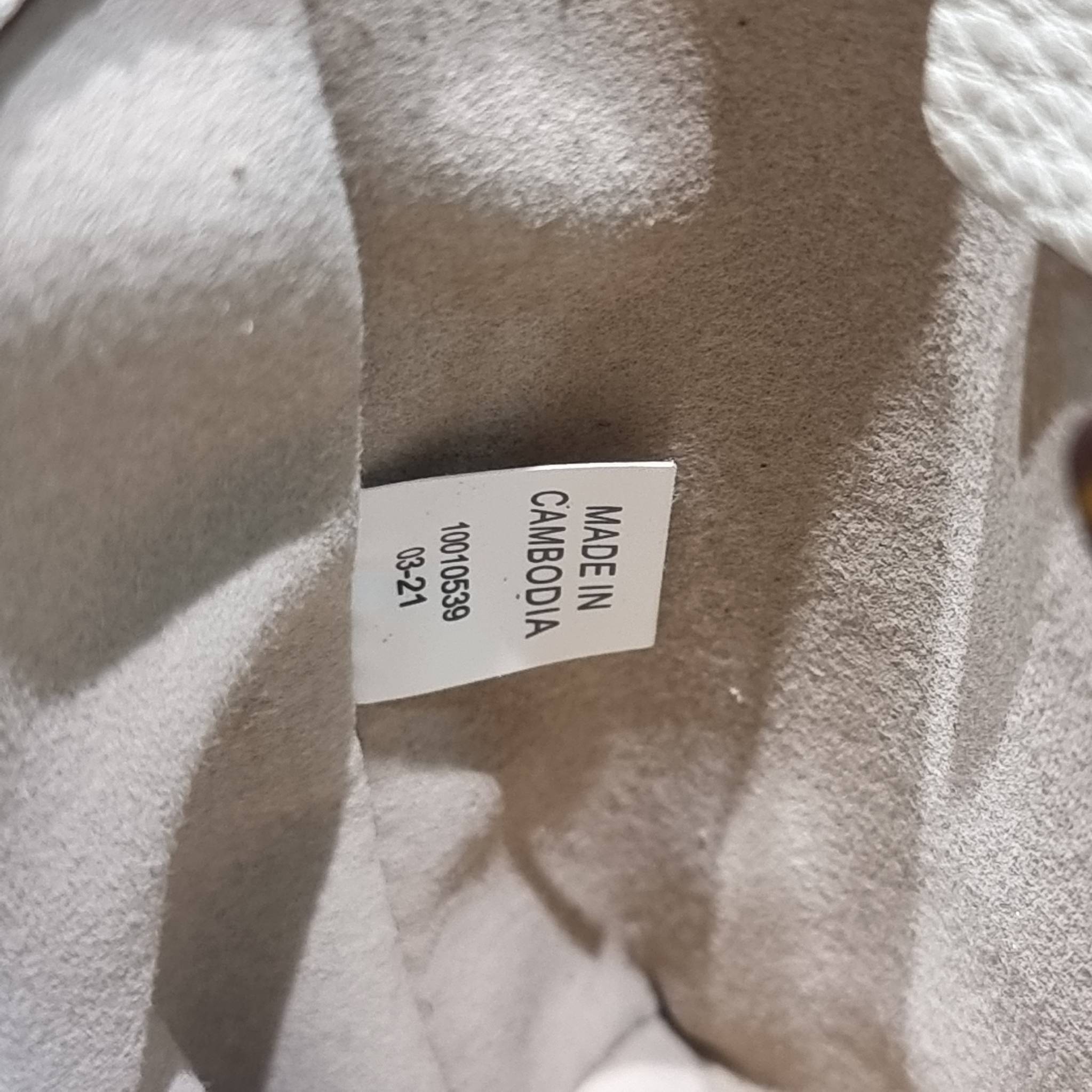 TORY BURCH LIMITED-EDITION SHOULDER BAG รุ่นลิมิเต็ด กับกระเป๋าสะพายไหล่ทรงผู้ดี ที่ผลิตมาในจำนวนจำกัด โดดเด่นด้วยอะไหล่ทองคลาสสิคหรูหรา