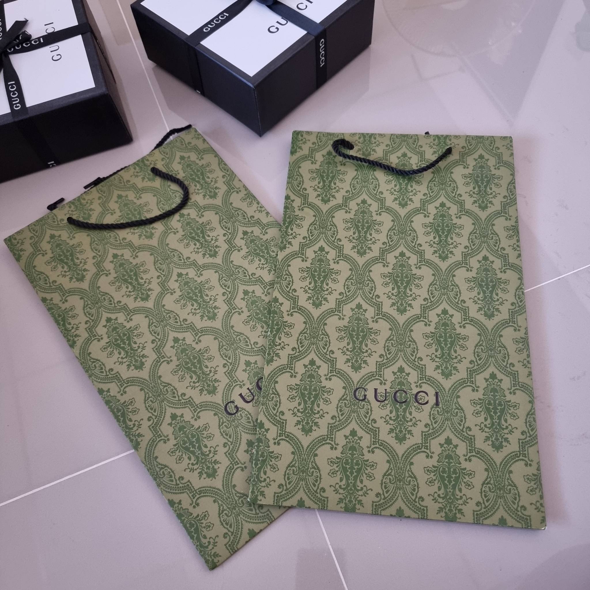 GUCCI BELT / GG belt 3.5cm เข็มขัดสีดำสุดคลาสสิค รุ่นโลโก้ ใหญ่ เรียบง่าย ผู้ดี เป็นซิกเนเจอร์ ด้วยดีไซน์ double buckle อะไหล่สีทองวินเทจ ทำให้ใช้งานเป็น everyday use ได้เลย วัสดุหนังสวย พร้อมออริจินัล box ที่สุดของการคอมพลีทลุทด้วยเข็มขัดเส้นนี้เส้นเดียว