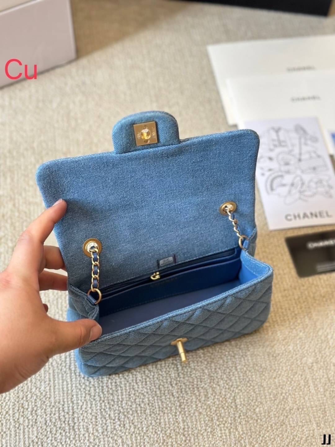 Chanel Blue Denim CC Pearl Crush Mini Bag / Chanel Classic mini denim bag กระเป๋าสะพายทรงคลาสสิกเดนิม ไอเท็มเข้าใหม่ที่ต้องรีบมีสวยก่อนใคร รับรองคุ้มค่าและถูกใจแน่นอนน้า