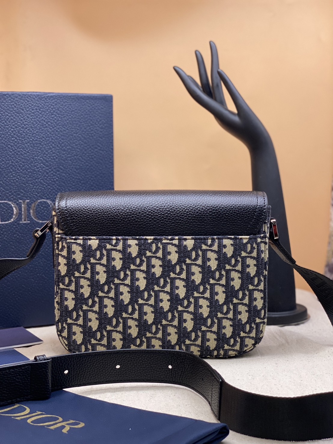 DIOR Small Saddle Messenger Bag with Flap กระเป๋าทรงแมสเซ็นเจอร์รุ่นฮิต เกรดออริ สลับแท้ 1:1