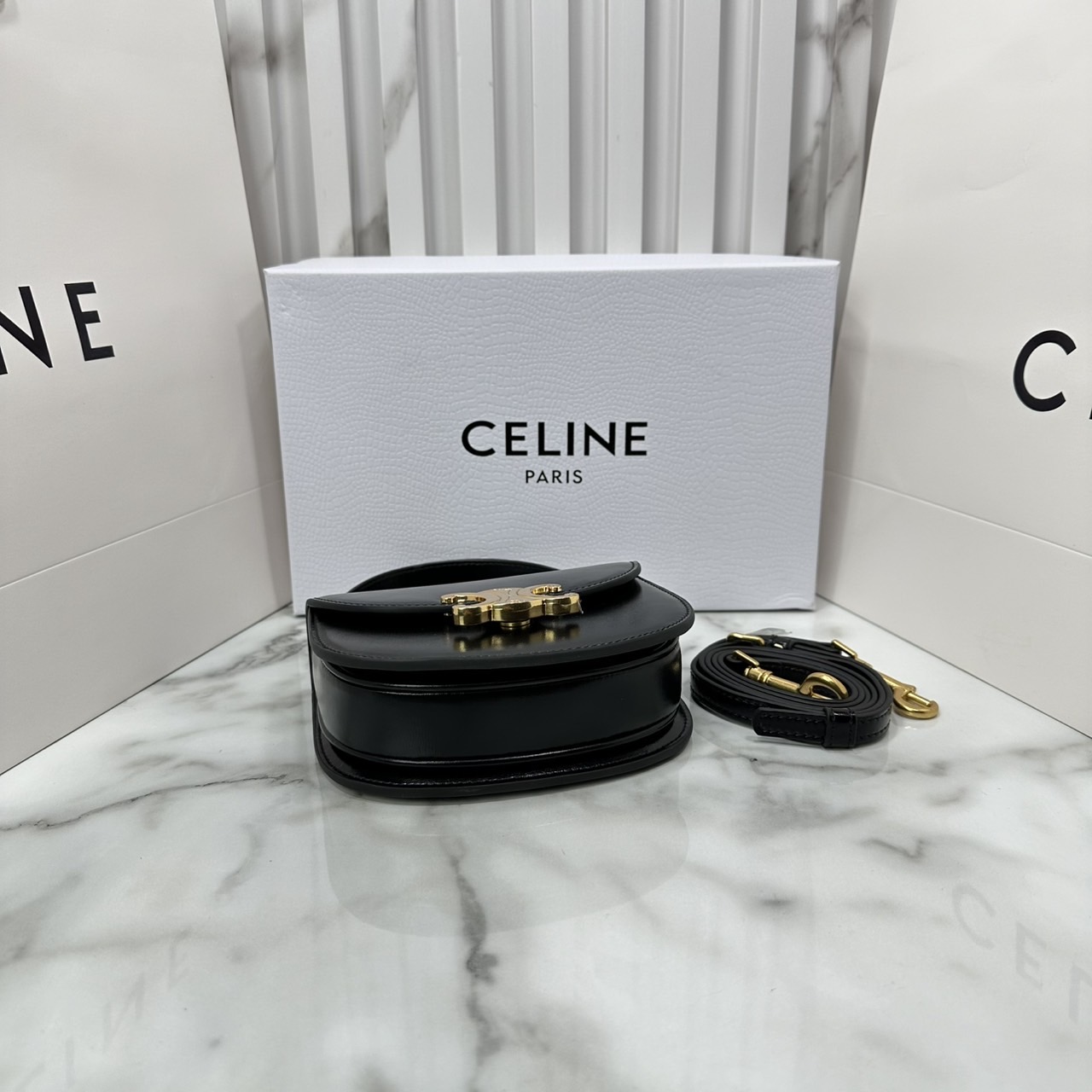 ORI หนังแท้ | CELINE MINI BESACE CLEA IN SHINY and leather กระเป๋าสะพายพร้อมหูจับ ไซส์มินิ แต่งโลโก้สีทองหรูหรา สวยโดดเด่น สามารถถือ สะพายไหล่ และสะพายข้างได้
