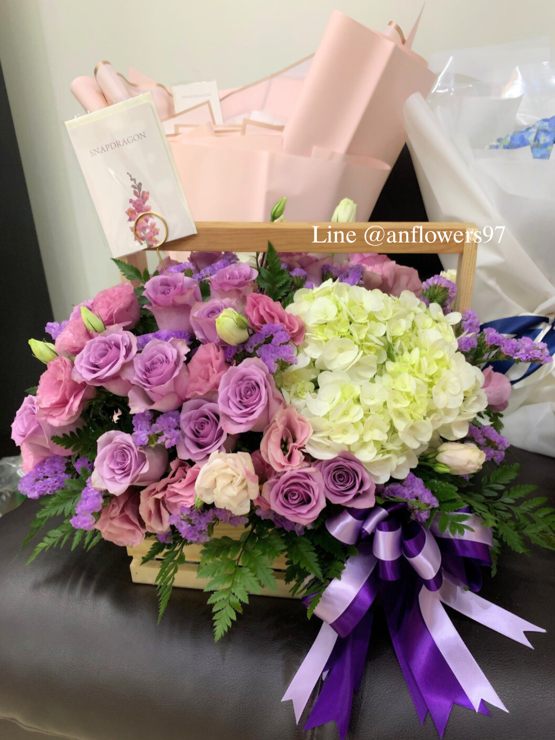 กระเช้าดอกไม้สด กระเช้าดอกไม้ Flower basket ตระกร้าดอกไม้
