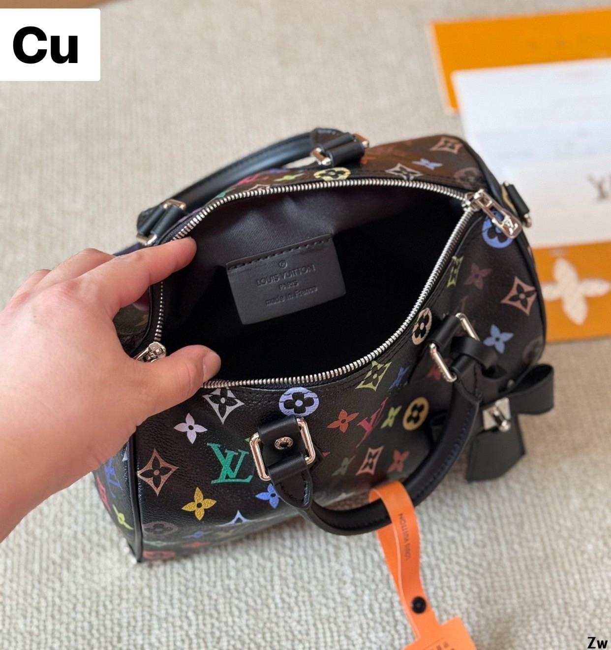 LV x TM Speedy Bandoulière 25 bag กระเป๋าทรงหมอน รุ่นใหม่ท็อปฮิต สวยหรูโดดเด่น มีชีวิตชีวาในคอลเล็คชั่น LV x Murakami ด้วยลายโมโนแกรมสุดไอคอนิกเปี่ยมสีสัน