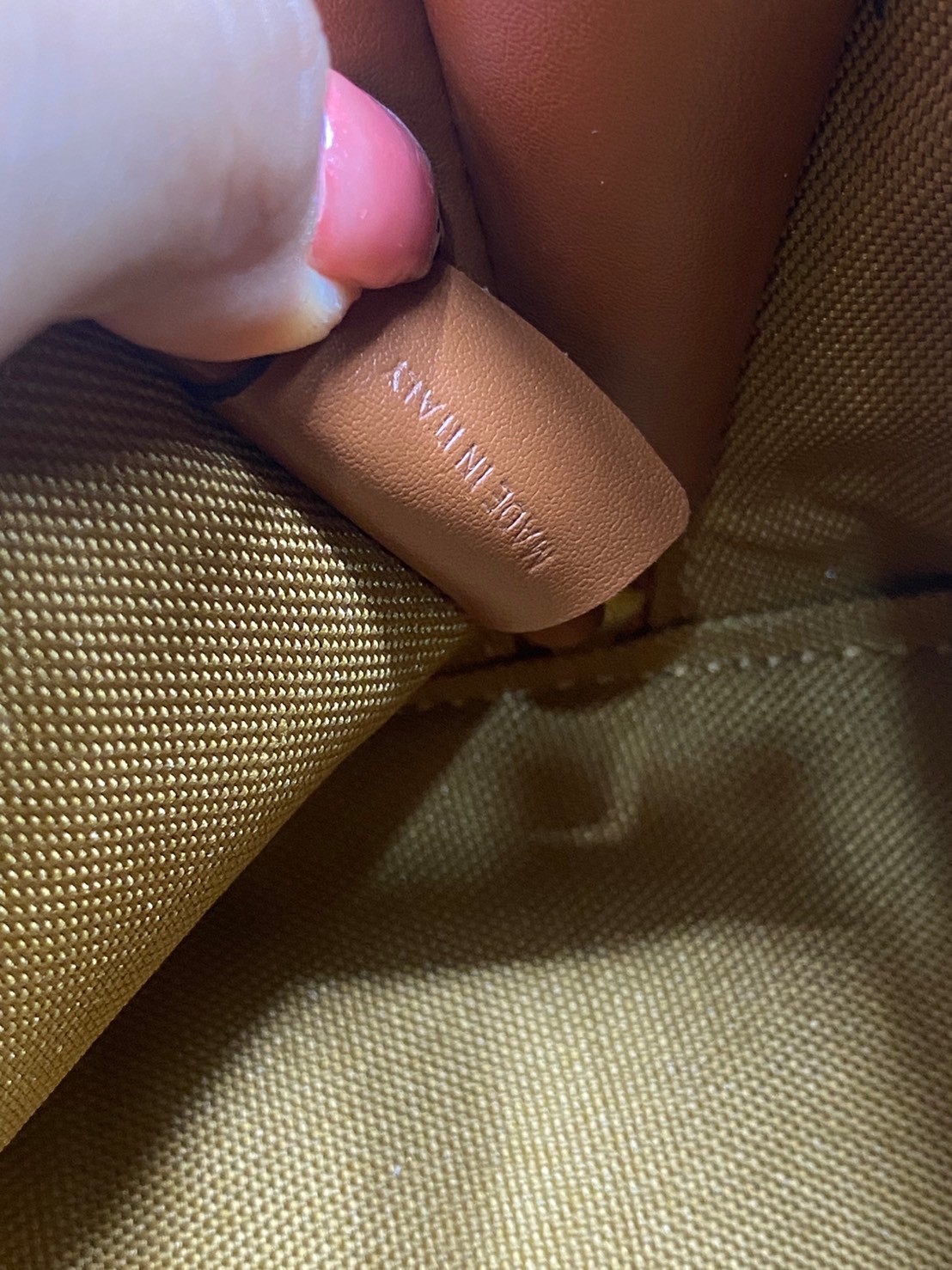 CELINE POUCH 16cm / CELINE TRIOMPHE Triumphal Arch Canvas / CELINE CLUTCH WITH CHAIN กระเป๋าคลัทช์ดีไซน์เรียบหรูออกแบบมาได้อย่างลงตัว พร้อมสายสะพายโซ่ทองสุดหรู ด้วยรูปทรงที่สวยงามและทันสมัย