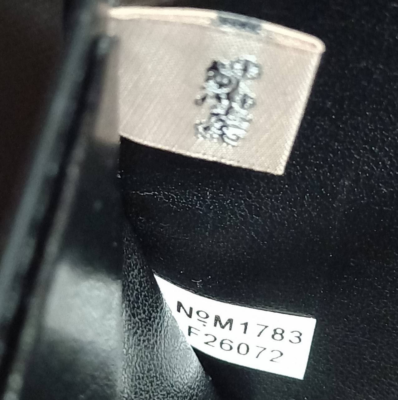 COACH 3-IN-1 WALLET IN SIGNATURE CANVAS WITH VARSITY STRIPE WITH KEY FOB LIMITED BOX(COACH F26072)🍁กระเป๋าสตางค์ มี ID ใบลูก สำหรับใส่บัตรแยก มีพวงกุญแจ ใช้แล้วดูหล่อสุดๆ🔸️**จะใช้เอง หรือเป็นของขวัญให้คนสำคัญ ก็ตอบโจทย์มากๆ **รับประกันว่า 