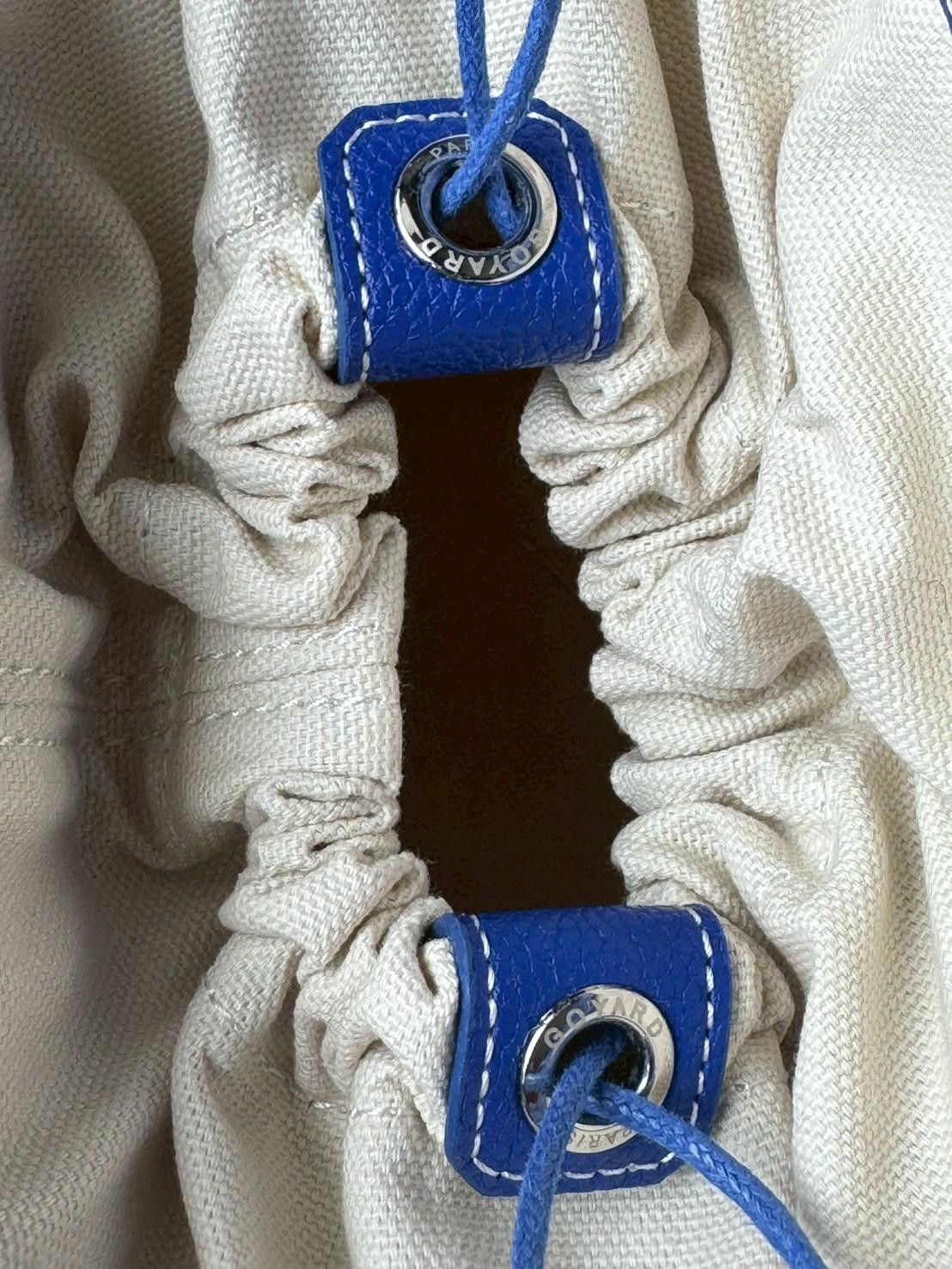 Goyard Beluga Mini Bag กระเป๋าสะพายทรงบัคเก็ต หูจับในตัว ภายในเป็นเชือกรูด น่ารักเกินต้าน เหมาะมากกับสาวๆสายแต่งตัวน่ารัก ขนาดกำลังพอดีไม่เล็กไม่ใหญ่เกินไป ควรมีมากค่า