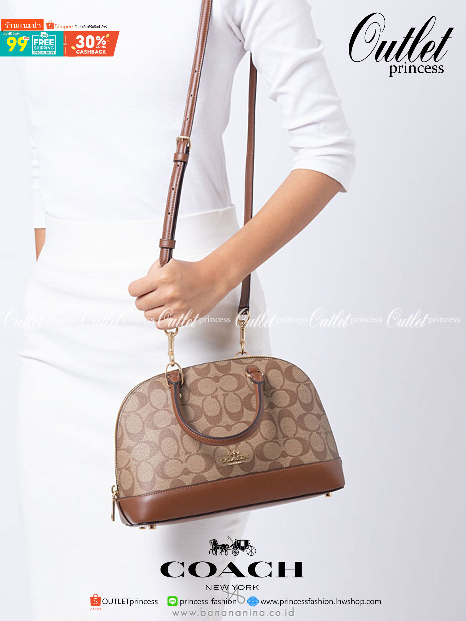 Coach Mini Sierra Signature กระเป๋าถือทรงโดม ภายในกว้างสามารถใส่กระเป๋าเงินเล็ก และมือถือได้ และยังมีช่องซิปเล็ก 1 ช่อง ด้านหลังมีกระเป๋าเล็กเก็บบัตร 1 ช่อง ใครยังไม่มีพลาดไม่ได้แล้วนะคะ