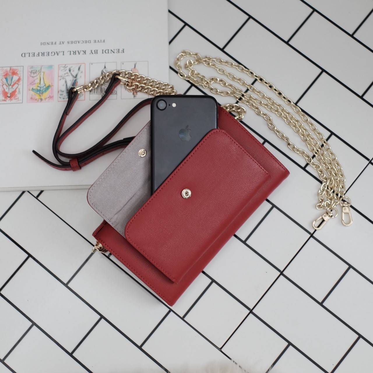 รุ่นขายดี **หนังวัวแท้สวยมาก KEEP • Ari • กระเป๋า สตางค์ยาว ปรับเป็นคลัช หรือถือ สะพาย ก้อได้หมด ขนาด กะลังดี ทรงสวย แค่ใบเดียวจบ! หนังคุณภาพเยี่ยม ภายใน จุของคุ้ม ใส่บัตร ใส่มือถือได้ทุกรุ่น ใบนี้ จะแต่งกับ Look ไหนก้อเข้ากันได้ดีแน่นอนค๊า Don't mis