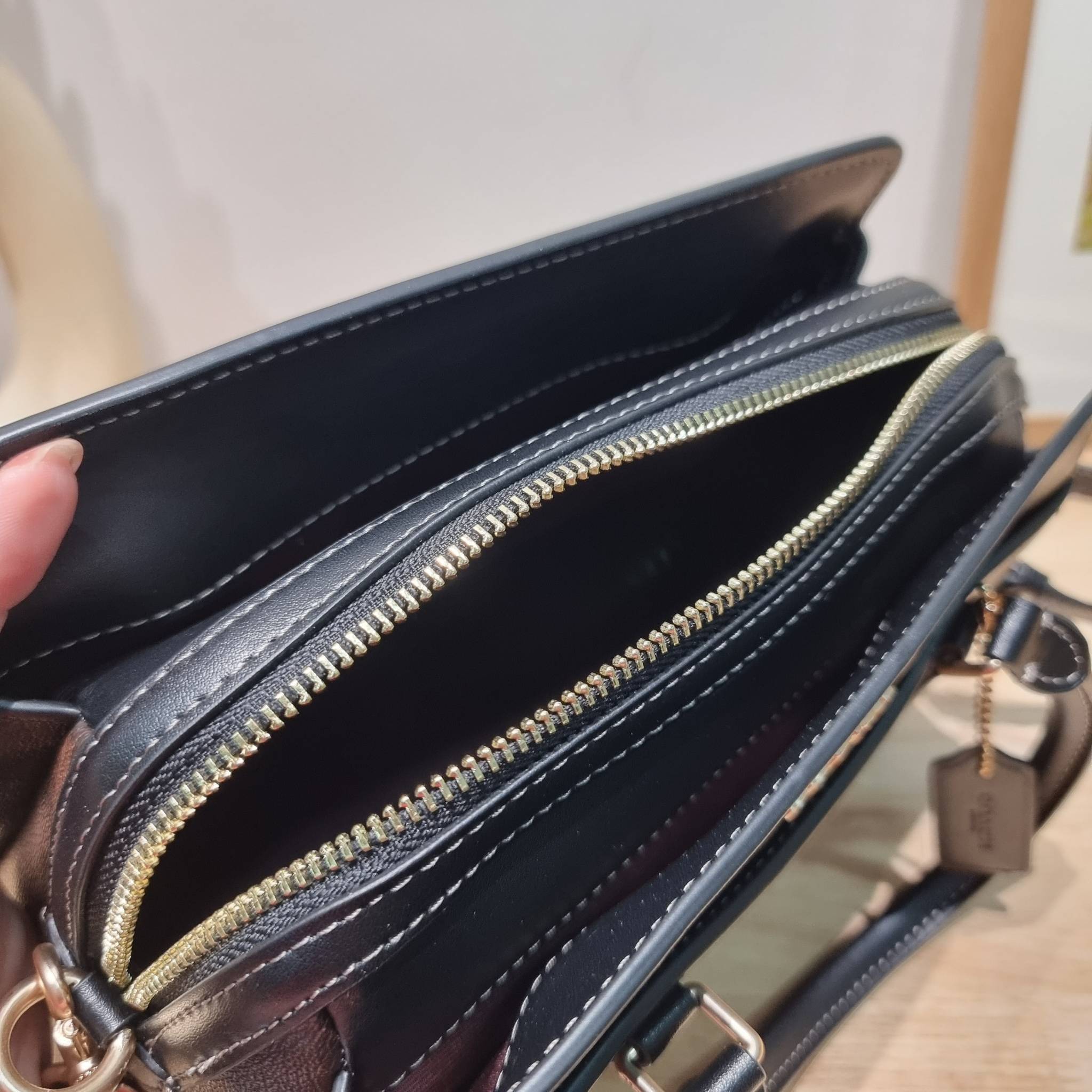 COACH MINI DARCIE CARRYALL IN SIGNATURE CANVAS CH174 พร้อมส่ง กระเป๋าสะพายทรงถัง ไซส์มินิ ดีไซน์ออกมาดูหรูมาก สวย คลาสสิค มาพร้อมสายสะพายข้างและหูหิ้วในตัว