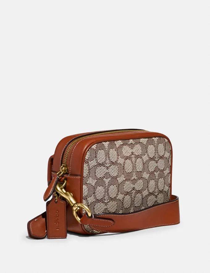 COACH C7764 STUDIO CAMERA BAG 19 IN SIGNATURE TEXTILE JACQUARD WITH CREATURES น้องเล็กใหม่สุดอีกหนึ่ง!! ขนาดเล็กกะทัดรัด มาแบบเลิศๆหรูๆมากแม่ พร้อมเทกเจอร์สุดคิ้วท์!! กระเป๋าสะพายข้างลุคไฮน์ ที่ดีไซน์ออกมาได้ปัง และดูแพงมากๆ ด้วยดีเทลคลาสสิคผสานความเป็นเอ