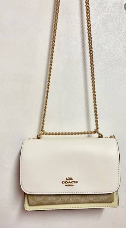 พร้อมส่งถึง8สี ห้ามพลาดค่ะ! COACH KLARE CROSSBODY BAG ((91019//91174//90400//1424//90635)) พร้อมส่งที่ไทย กระเป๋าสะพายครอสบอดี้ร์หรือสามารถทบเป็นสายคู่คล้องไหล่ได้ด้วยค่ะ หนังแท้ แต่ละสีทำลายหนังได้สวยงามแตกต่างกันออกไปนะคะ ✔️ห้อยด้วยป้ายแบรนด์แบบโ