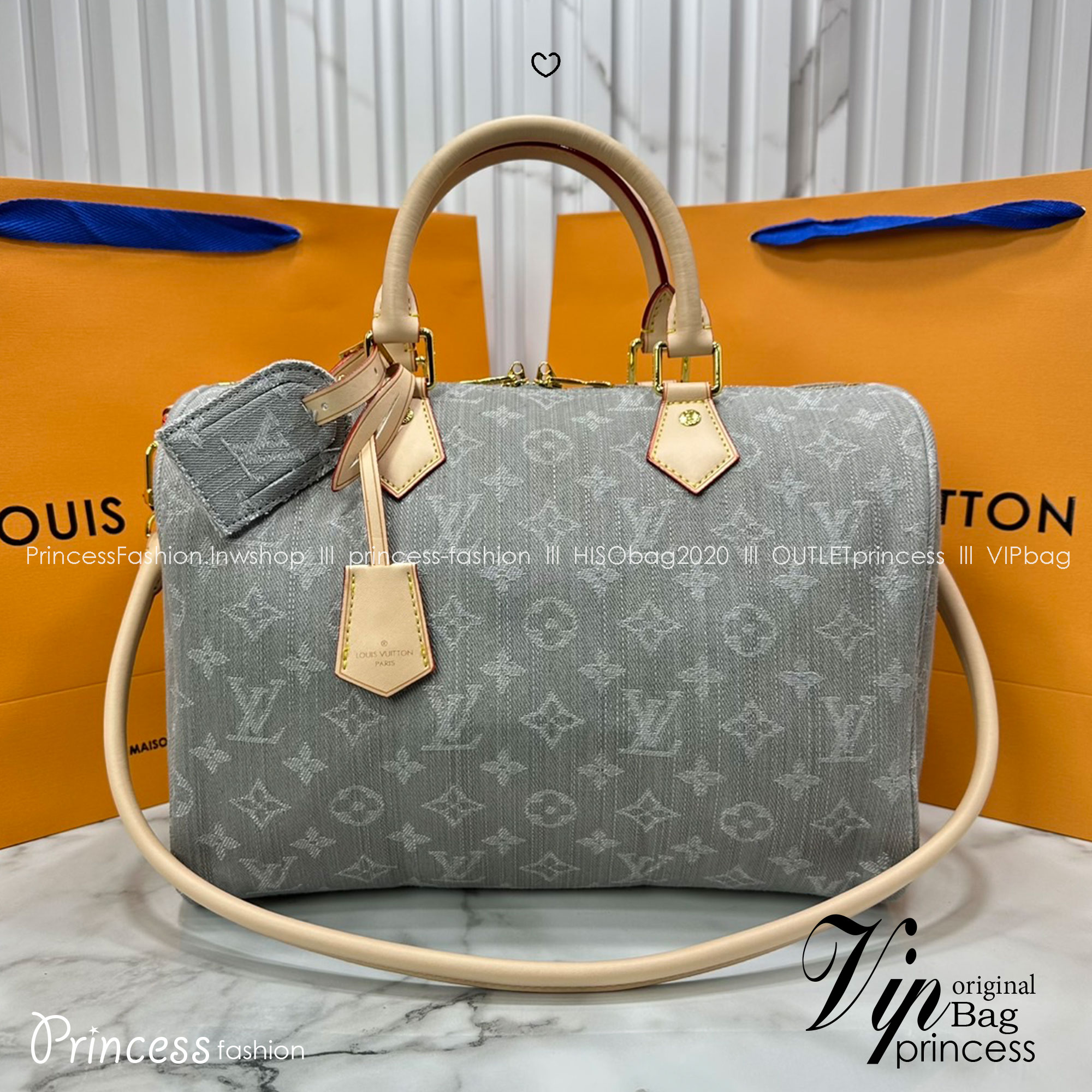 ORI หนังแท้ | LV Speedy Soft 30 Monogram Denim Washed Gray กระเป๋าสะพายสปีดี้ทรงหมอน ทรงยอดนิยม งานเดนิมตัดเย็บจากผ้าฝ้ายโดยใช้เทคนิคการฟอกสีแบบพิเศษ ตกแต่งด้วยหนังและฮาร์ดแวร์สีทองอ่อน