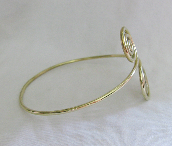 สินค้าหมดค่ะ กำไลรัดต้นแขนเนื้อทองเหลืองค่ะ