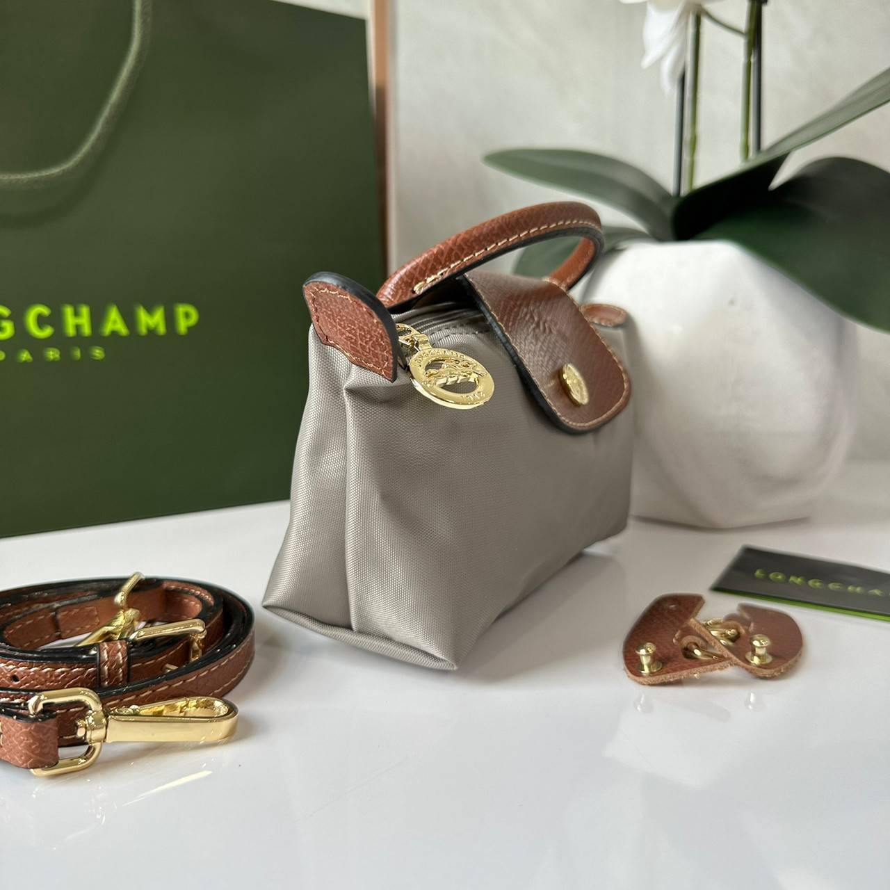 LONGCHAMP LE PLIAGE ORIGINAL Pouch with handle กระเป๋าใบเล็กขนาดกระทัดเหมาะกับใส่ของจำเป็นจุกจิก กันน้ำได้ พร้อมส่ง