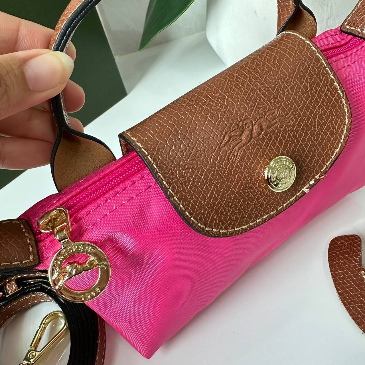 LONGCHAMP LE PLIAGE ORIGINAL Pouch with handle กระเป๋าใบเล็กขนาดกระทัดเหมาะกับใส่ของจำเป็นจุกจิก กันน้ำได้ พร้อมส่ง