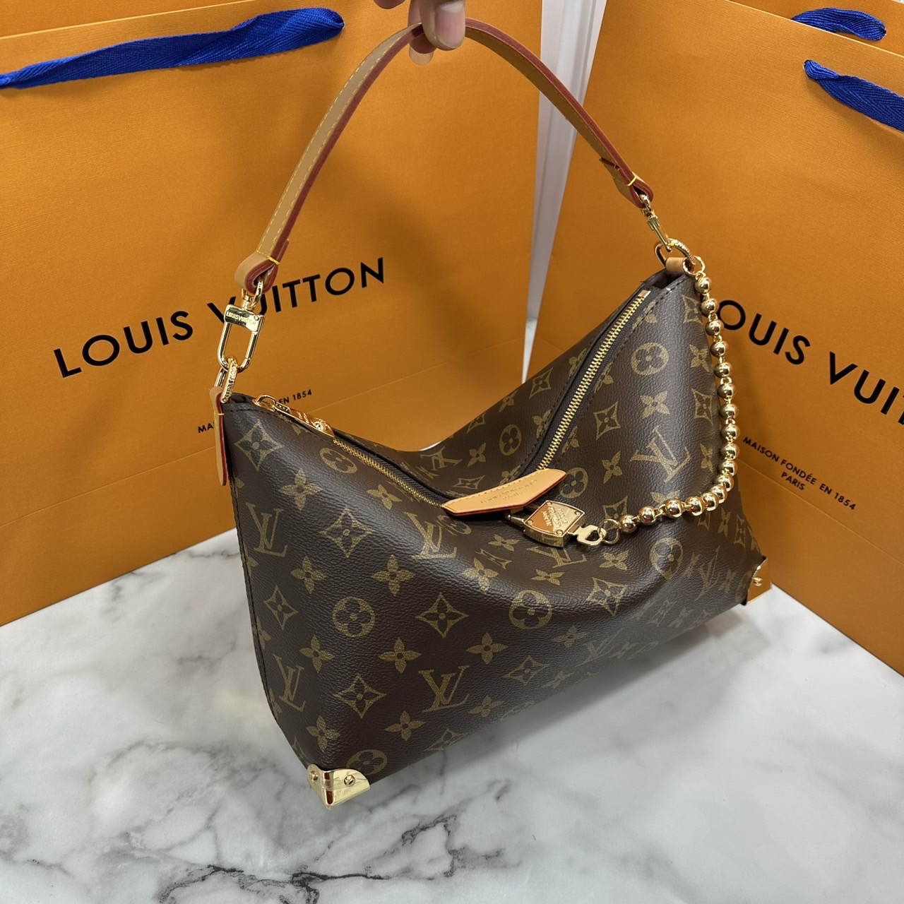 ORI หนังแท้ | LV Bobo Trunk bag Monogram Heritage Canvas / LV Hobob Bag กระเป๋าถือ กระเป๋าสะพายทรงโฮโบ ไอเท็มใหม่ล่าสุดจากตระกูล Trunk รังสรรค์จาก Monogram Heritage แคนวาส มุมกระเป๋าที่ได้แรงบันดาลใจจากทรังก์