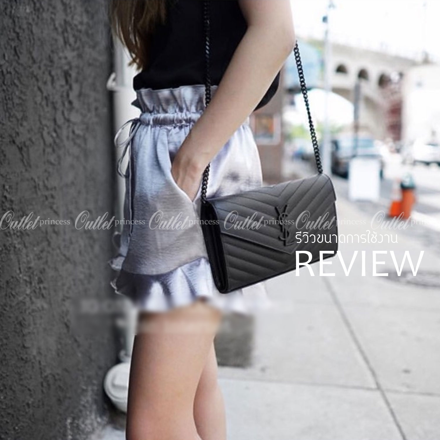 YSL Bag รุ่น Saint Laurent WOC VIP GIFT WITH PURCHASE (GWP) พรีเมี่ยมกิ๊ฟ Limited Edition จาก YSL รุ่นฮอตปรอทแตก วัสดุหนังแกะสังเคราะห์ หนังขึ้นรูปเงาสวย เป็นการดีไซน์กึ่งกระเป๋าสตางค์ ที่มาพร้อมสายสะพายยาว (เป็นสายโซ่ที่ต่อกับหนัง) สายถอดได้ (ปรับระดับไม