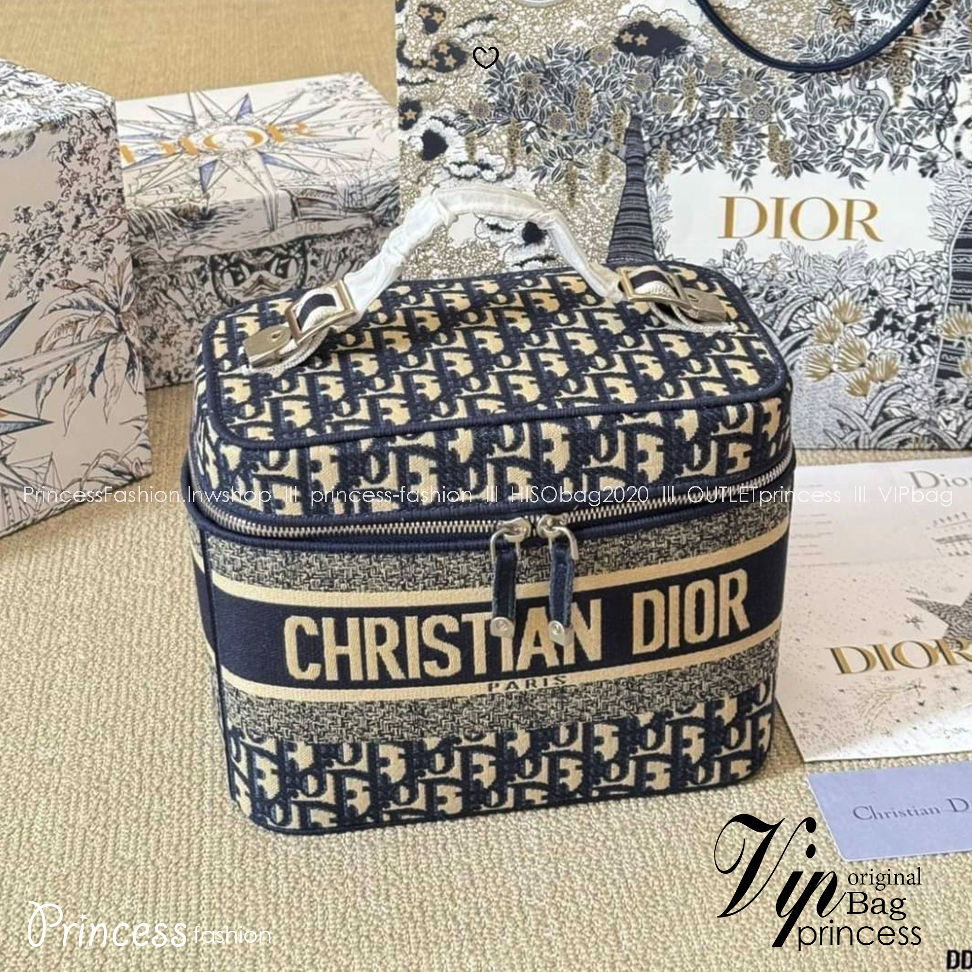 DIOR Travel Vanity Case กระเป๋าใส่เครื่องสำอางค์ไซส์ยอดนิยม ทรงกล่องสวยสามารถใช้เป็น everyday bag ได้ทุกวัน