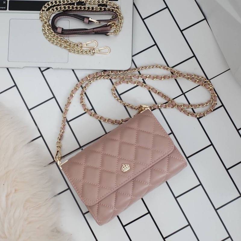 📣รุ่นขายดีที่สุด ** รอบใหม่ **หนังวัวแท้ สวย นิ่มมากๆค่า และ ปักลายตารางออกมาสวยมาก ** KEEP รุ่น Florence Flat bag ตัวกระเป๋าหนังแท้ นิ่ม-ตึง สุดๆ รุ่นนี้ จะมี 2 ขนาด คือ mini และ classic ไซด์