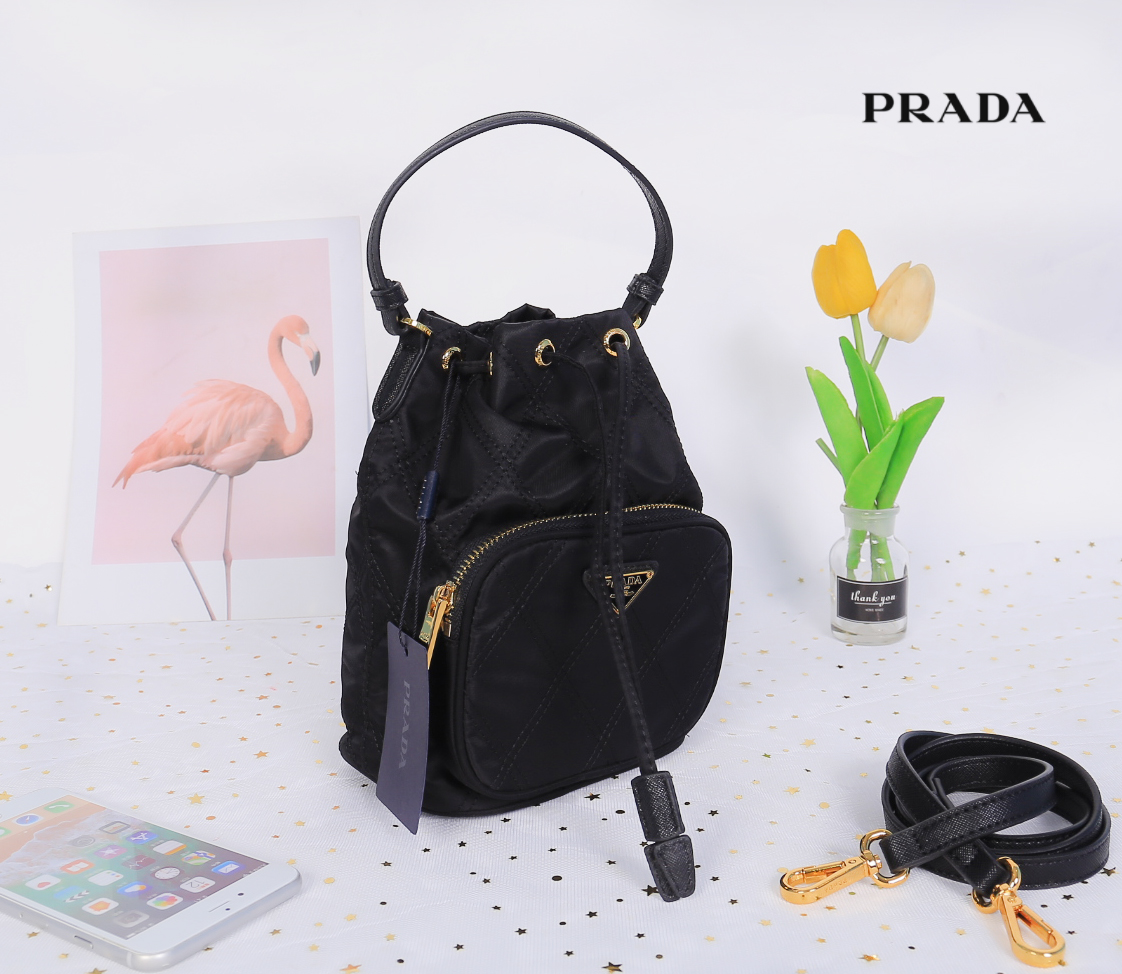 PRADA DRAWSTRING BAG WITH STRAP / PRADA BUCKET BAG / Prada Nylon Handbag and Crossbody bag กระเป๋าสะพายทรงจีบ วัสดุ Nylon ลายตาราง คุณภาพดี ขนาดกำลังดี