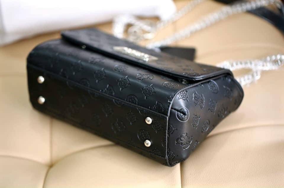 GUESS HANDBAG กระเป๋าสะพายรุ่นใหม่จาก Guess factory รุ่นนี้สามารถสะพายได้ทั้งสายคู่และสายเดี่ยว