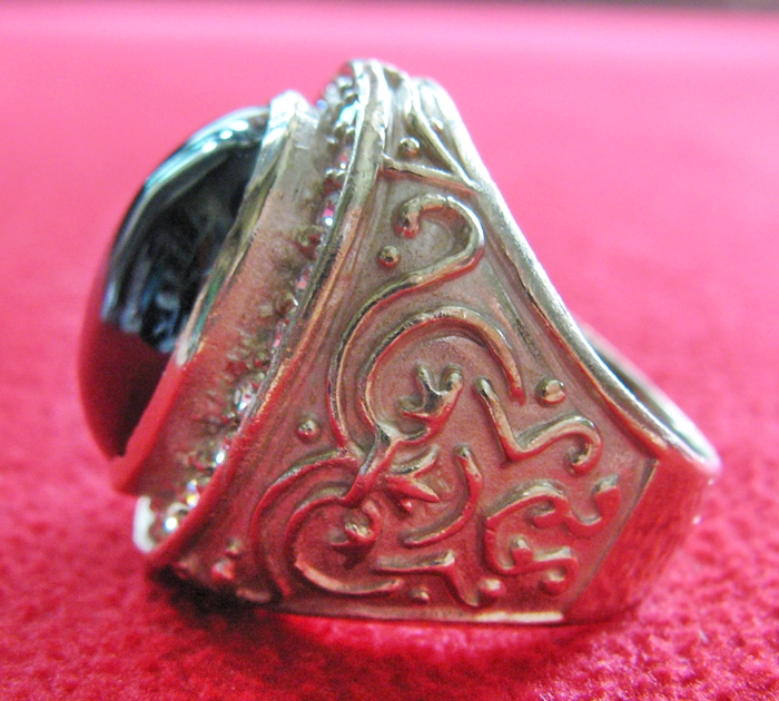 สินค้าจองค่ะ แหวนพลอยมณีใต้น้ำ(เพชรพญานาค)สีดำเนื้อทองขาวล้อมเพชร(ทุกราศี)ค่ะ