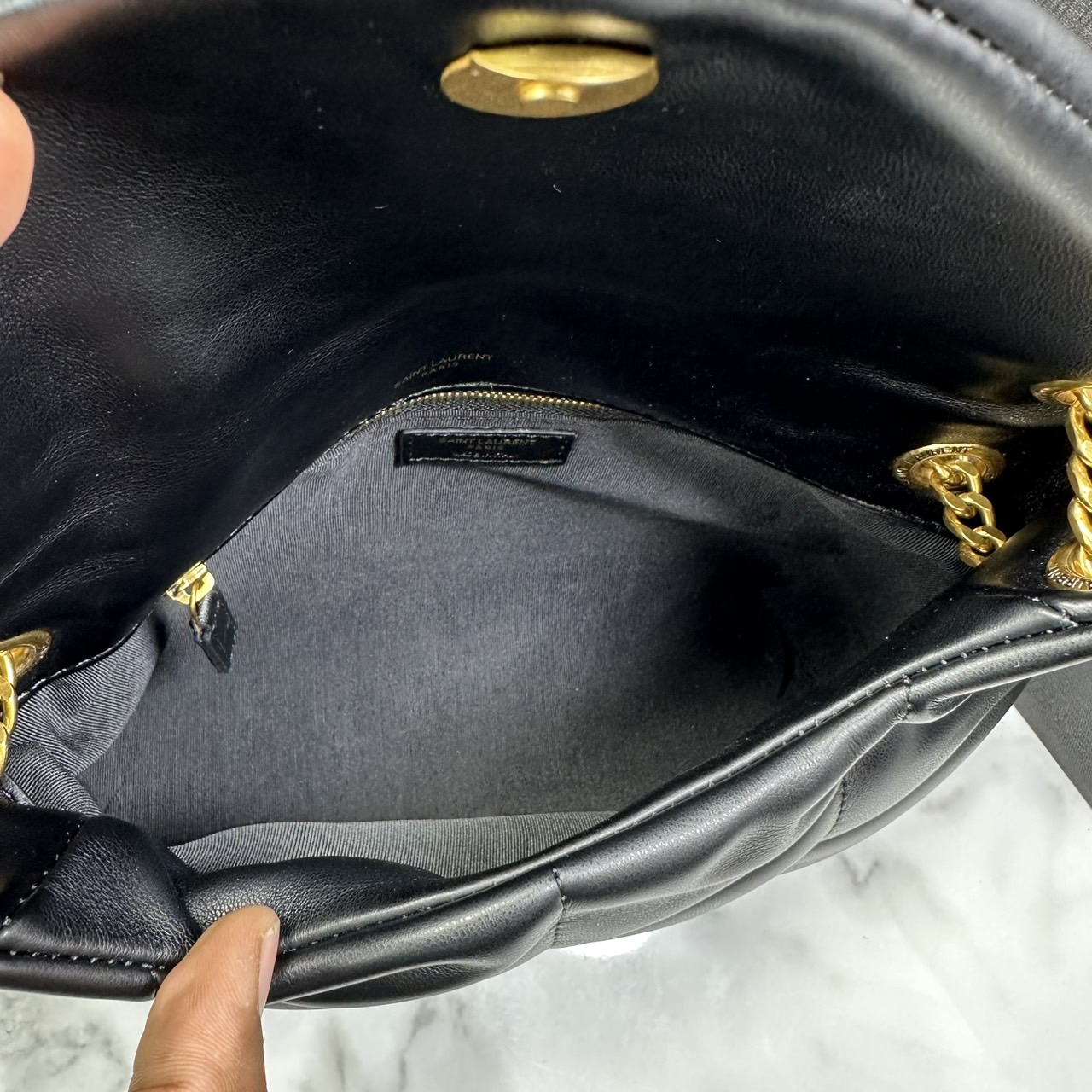 ORI หนังแท้ | 28cm YSL PUFFER SMALL in Nappa leather กระเป๋าสะพายรุ่นยอดนิยม ทรงสวย ใช้ได้บ่อยไม่มีเบื่อ วัสดุหนังสัมผัสนิ่มมือ ดีไซน์เรียบหรู ดูแพง สะพายได้หลากหลาย