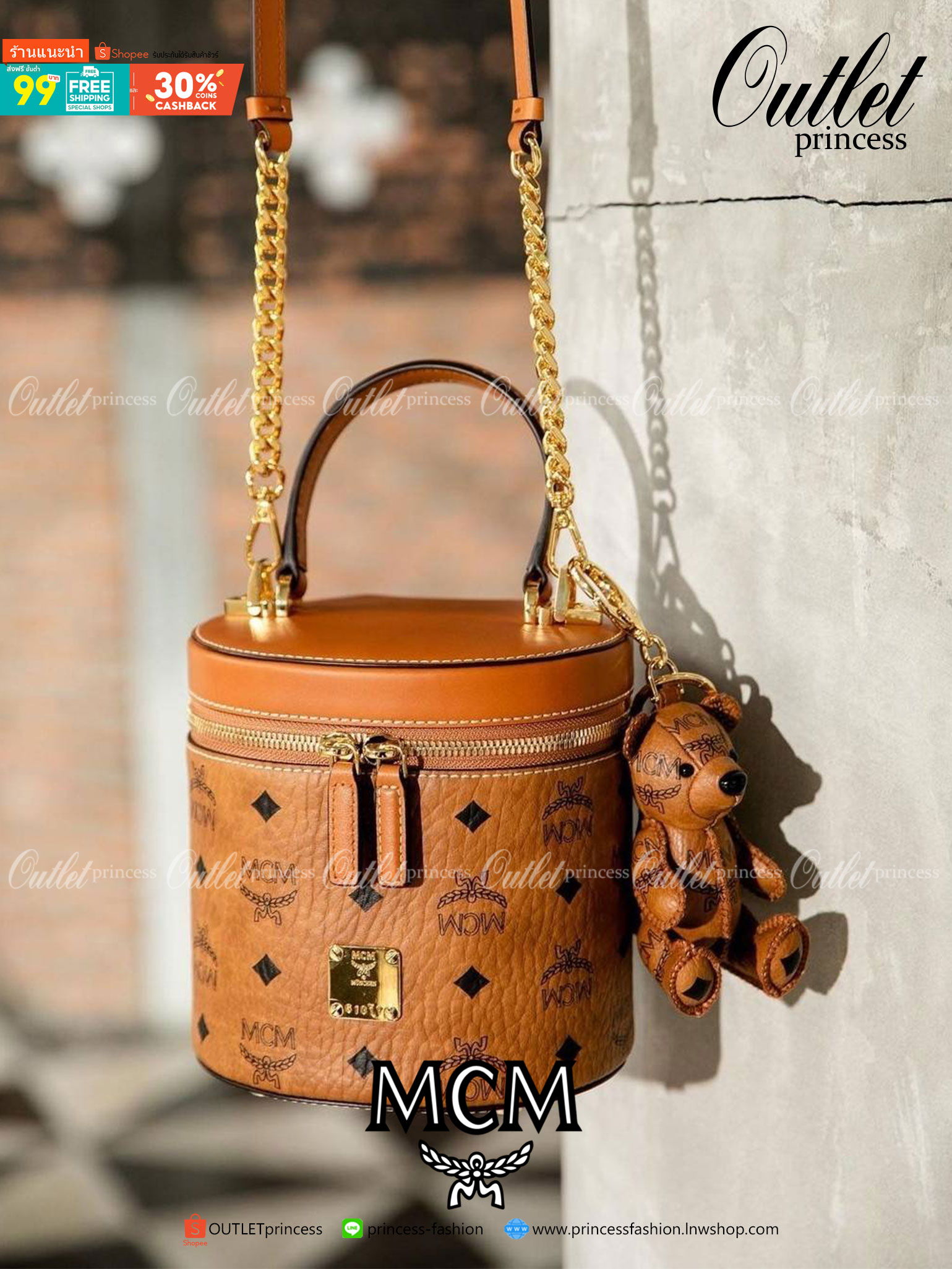M.C.M CYLINDER CROSSBODY IN VISETOS รุ่นยอดฮิตอีกหนึ่ง!! กระเป๋าสะพายข้าง ดีไซน์ทรงกระบอก ให้คุณสนุกไปกับทุกสไตล์การแต่งตัว สวยอยู่ทรง ใส่ของสำคัญได้ครบถ้วน วัสดุหนังแคนวาสคุณภาพดี เปิด-ปิดด้วยซิปรอบ ภายในบุผ้าสลับหนังแท้ เป็นช่องโล่งทำให้เก็บของไว้ได้สะด