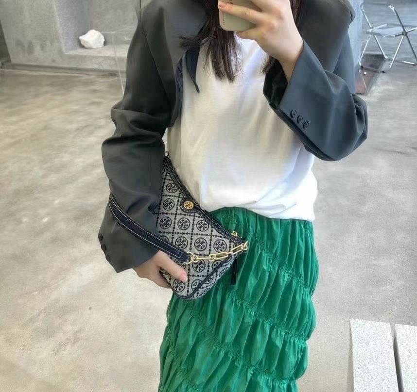 TORY BURCH T MONOGRAM JACQUARD SHOULDER BAG กระเป๋าสะพายข้าง Tory 😍😍 ใบเล็กซิปบน ลายT โมโนแกรม อะไหล่ทองมาใหม่ มาพร้อมสายสะพายยาว2 สาย งานจริงสวยทุกมุมงานปั้มแบรนด์ทุกจุด