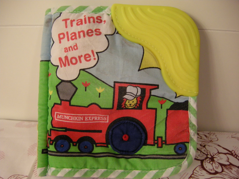 Munchkin Express Teether Story Picture Book Trains Planes หนังสือผ้ามือสอง